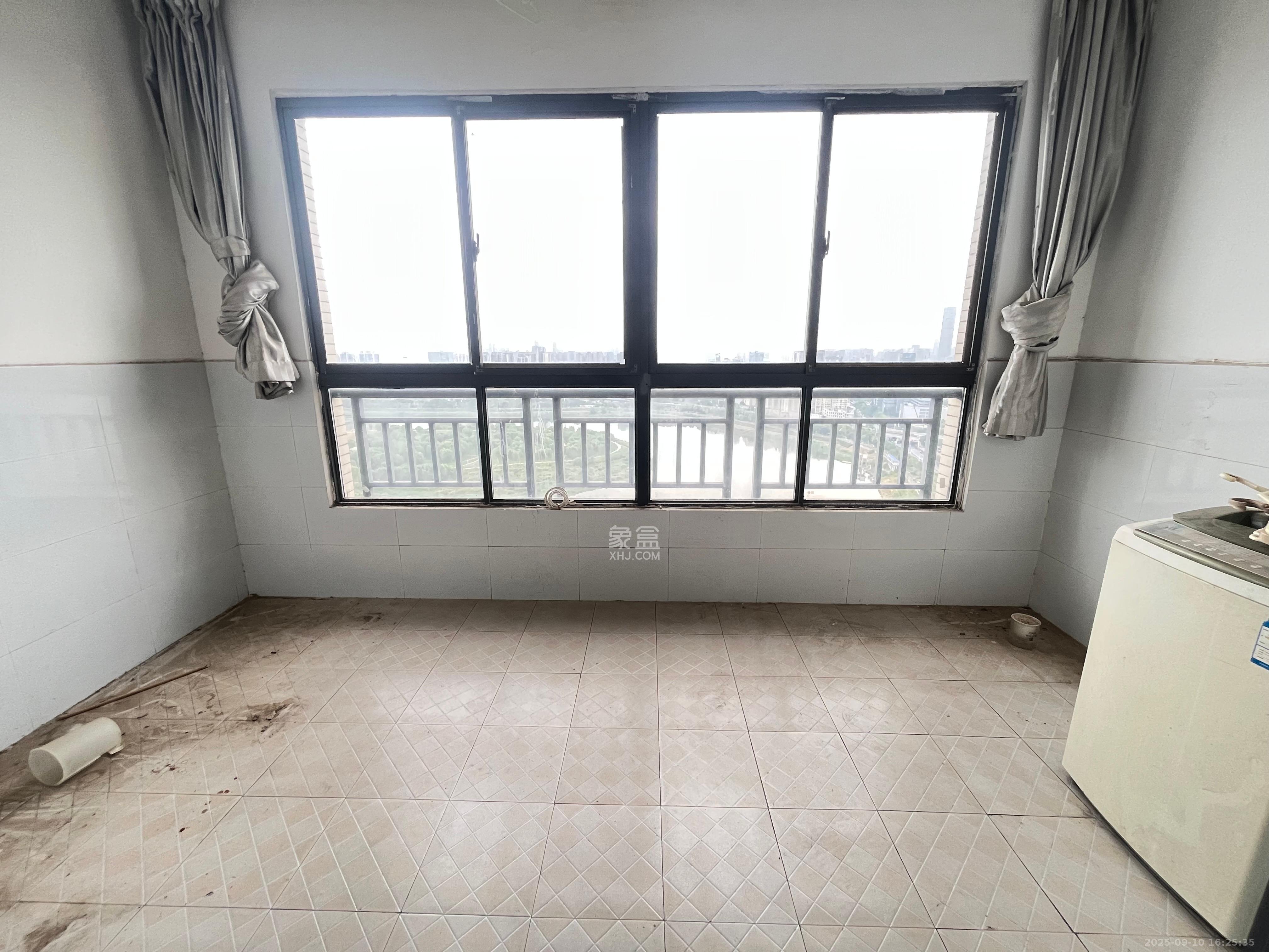 兰亭峰景  3室2厅2卫    2500.0元/月 兰亭峰景  3室2厅2卫    2500.0元/月室内图