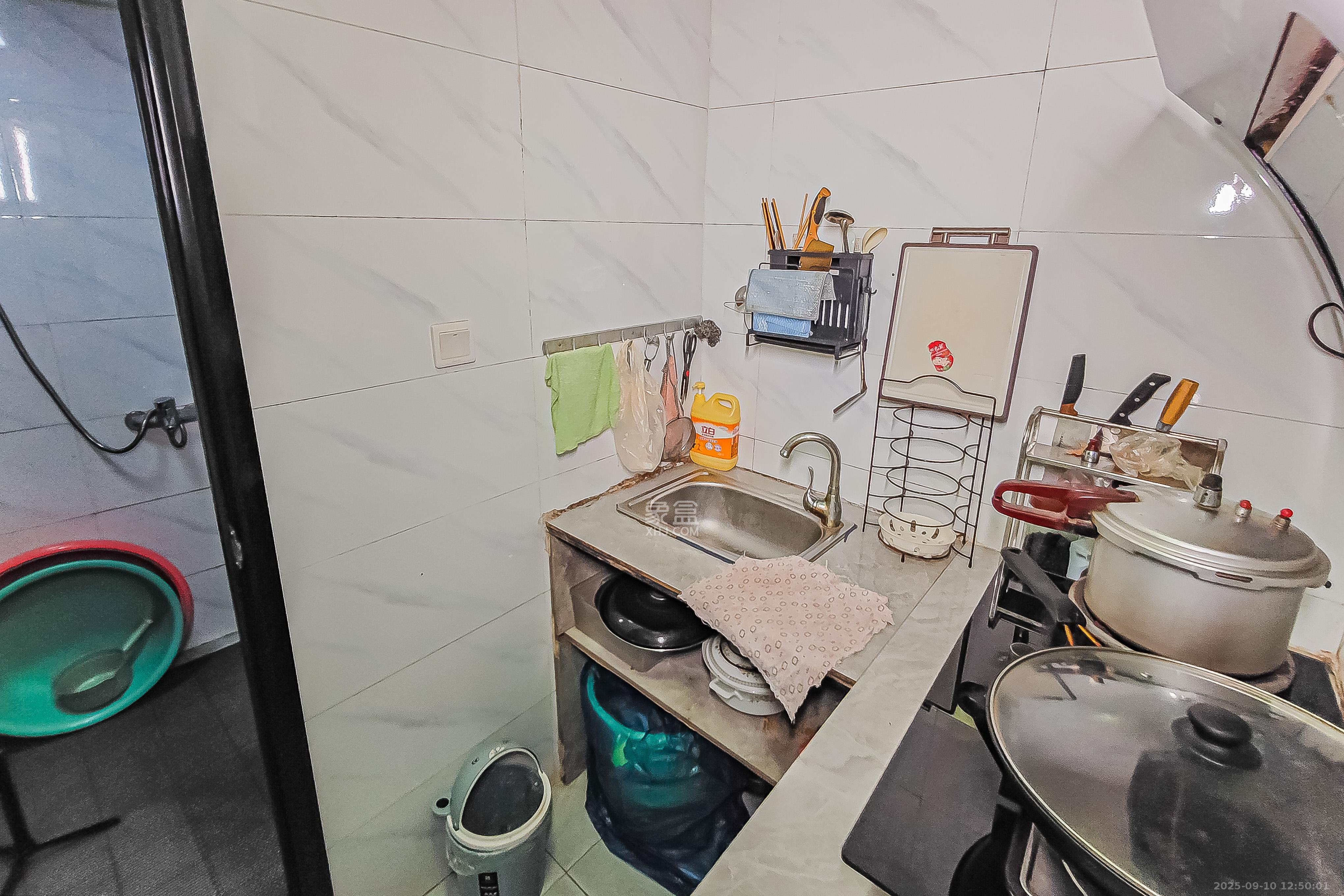 上碧湘街散盘  1室1厅1卫    55.0万 上碧湘街散盘  1室1厅1卫    55.0万厨房