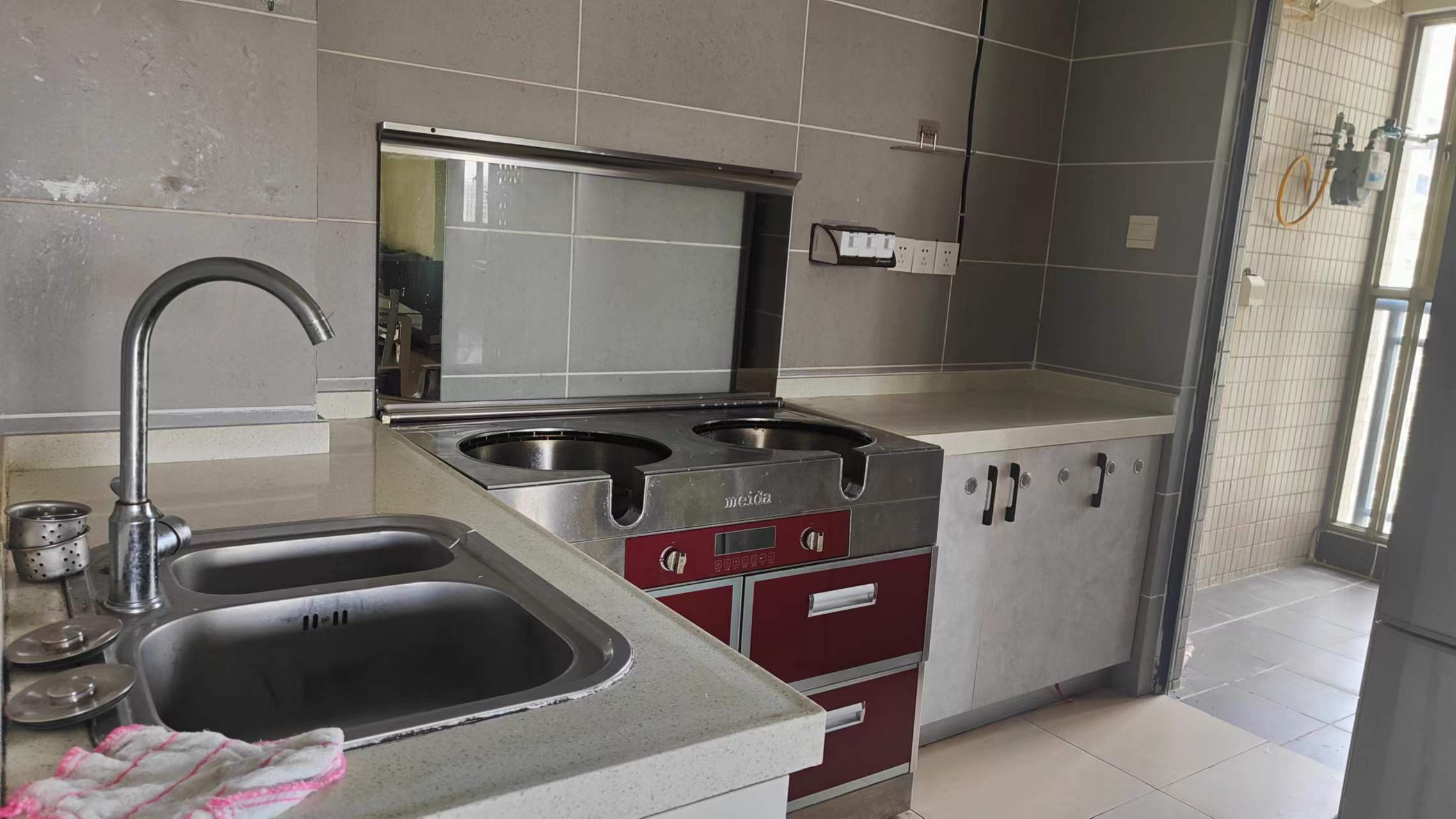 滨海贵族 2室2厅1卫 2800.0元/月 滨海贵族 2室2厅1卫 2800.0元/月室内图