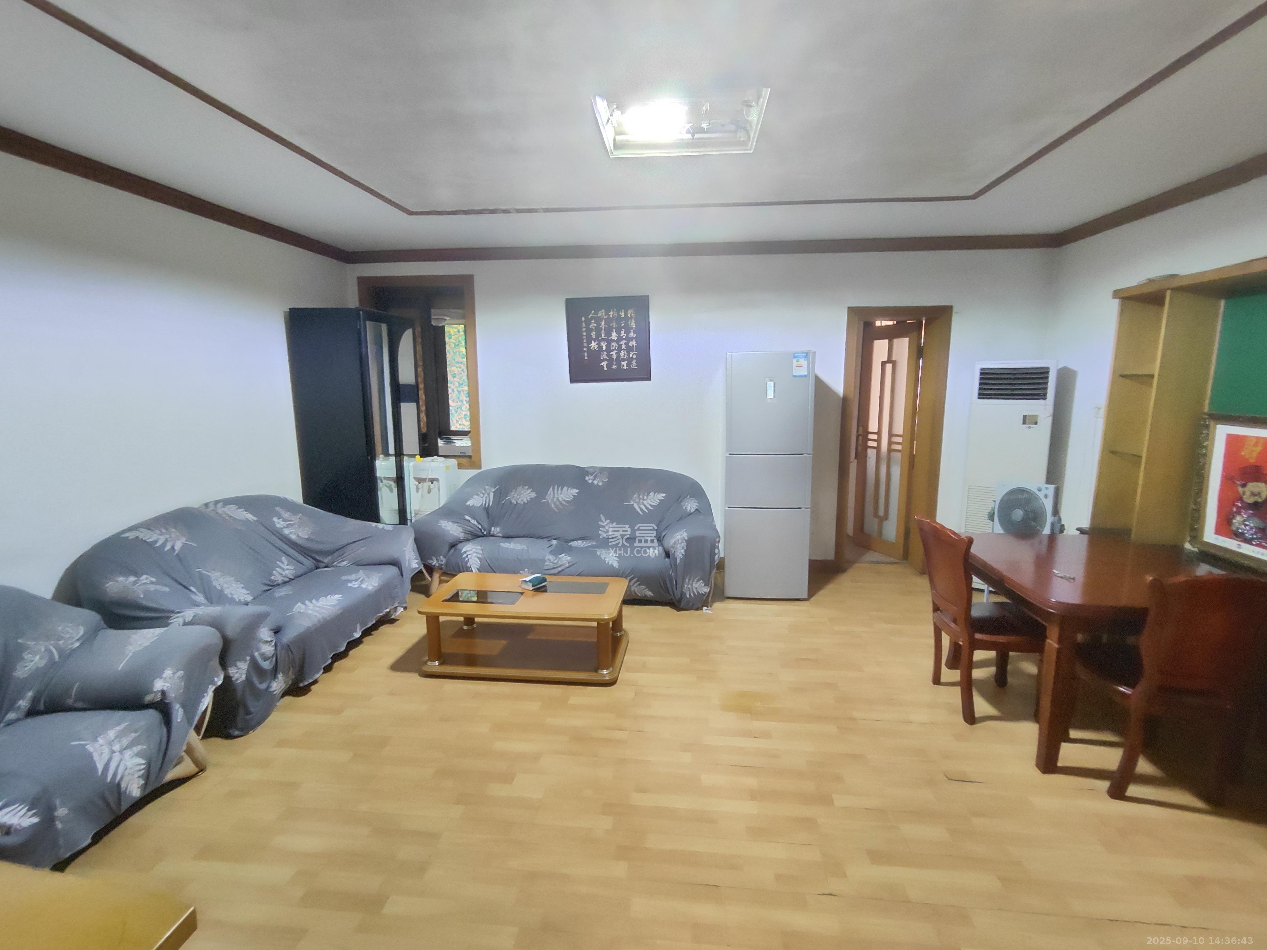 群芳园  2室2厅1卫   1800.00元/月室内图1