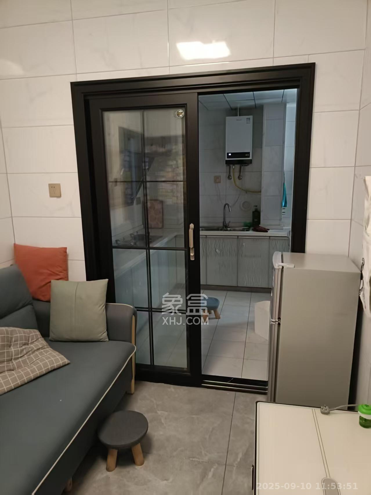 星城新宇川河苑  1室1厅1卫    1500.0元/月 星城新宇川河苑  1室1厅1卫    1500.0元/月室内图