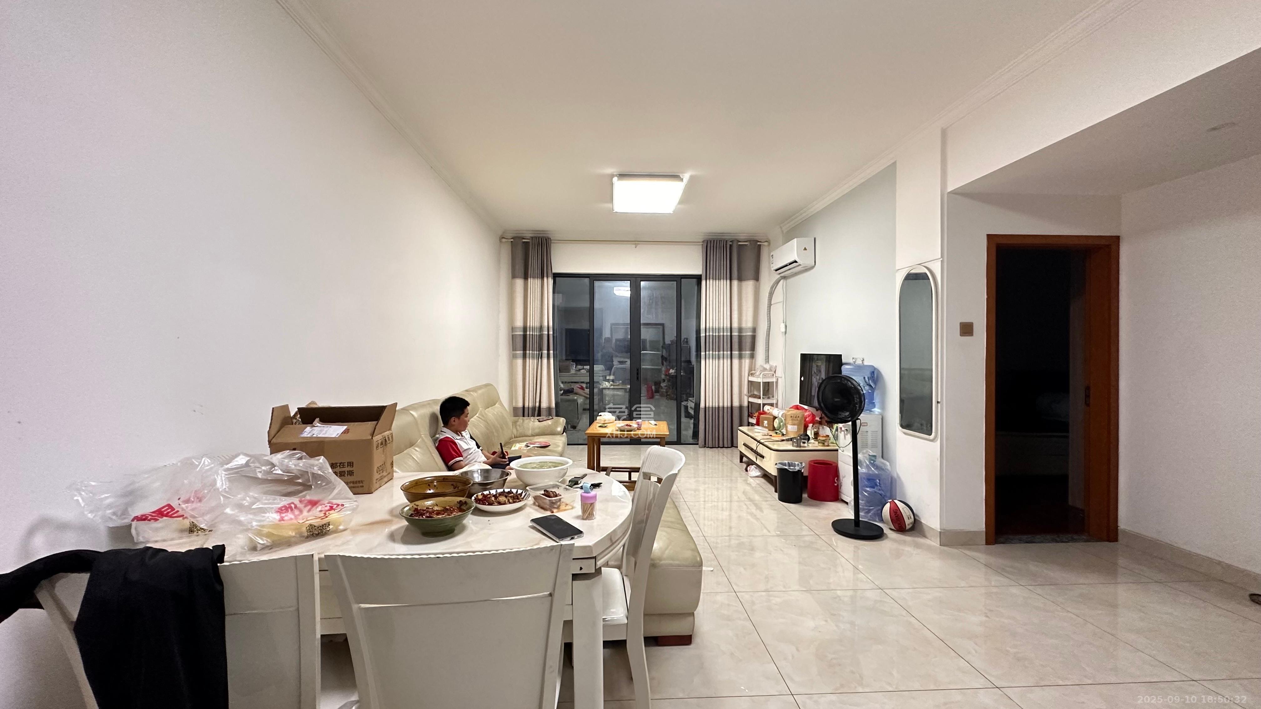 名家翡翠花园  3室2厅1卫    1800.0元/月 名家翡翠花园  3室2厅1卫    1800.0元/月室内图1