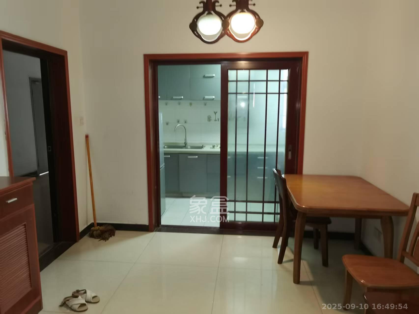 丽发新城 1室2厅2卫 1800.0元/月 丽发新城 1室2厅2卫 1800.0元/月室内图