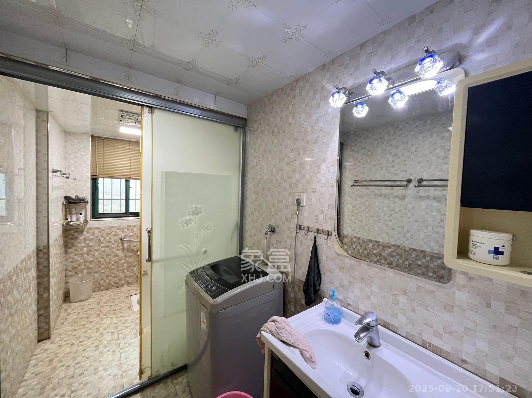 财富名园 4室2厅2卫 3000.0元/月 财富名园 4室2厅2卫 3000.0元/月室内图