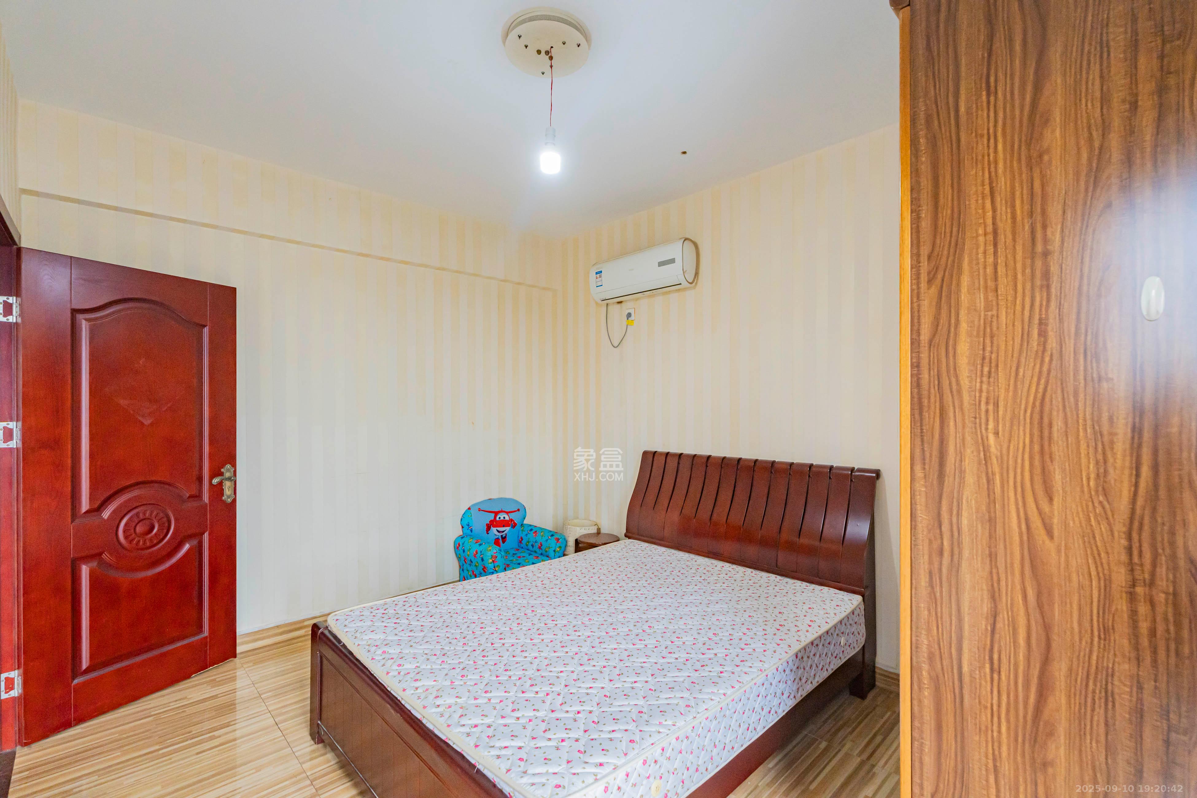 梦泽园美美公馆  1室1厅1卫    48.0万卧室