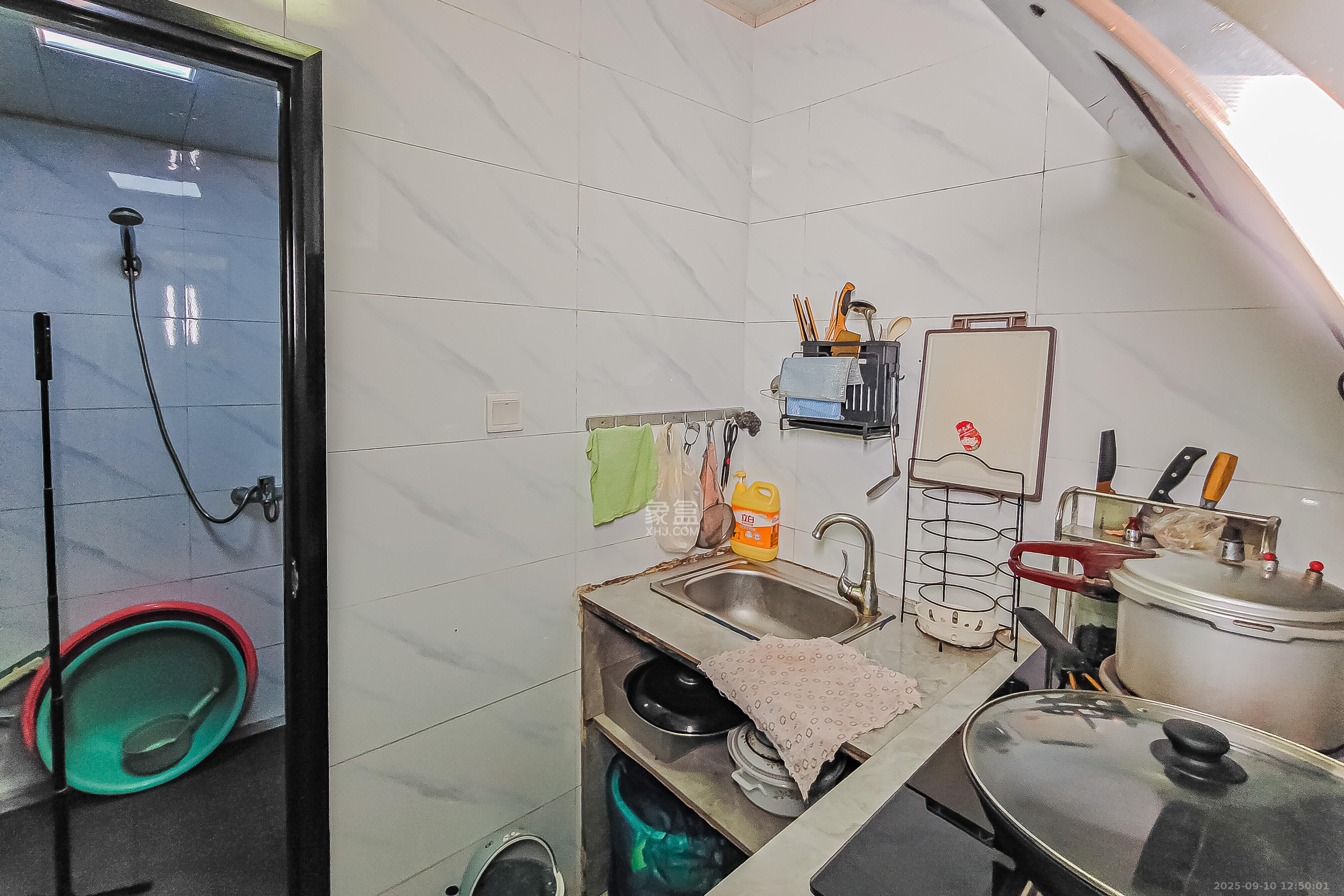 上碧湘街散盘  1室1厅1卫    55.0万 上碧湘街散盘  1室1厅1卫    55.0万厨房