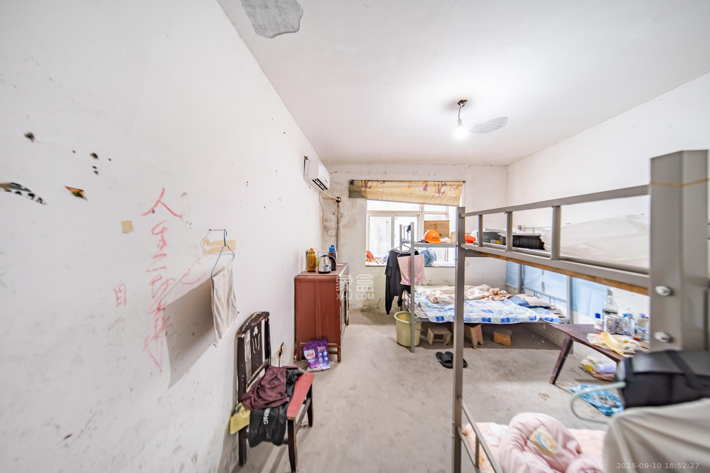 洋湖景园 3室2厅2卫 80.0万 洋湖景园 3室2厅2卫 80.0万卧室