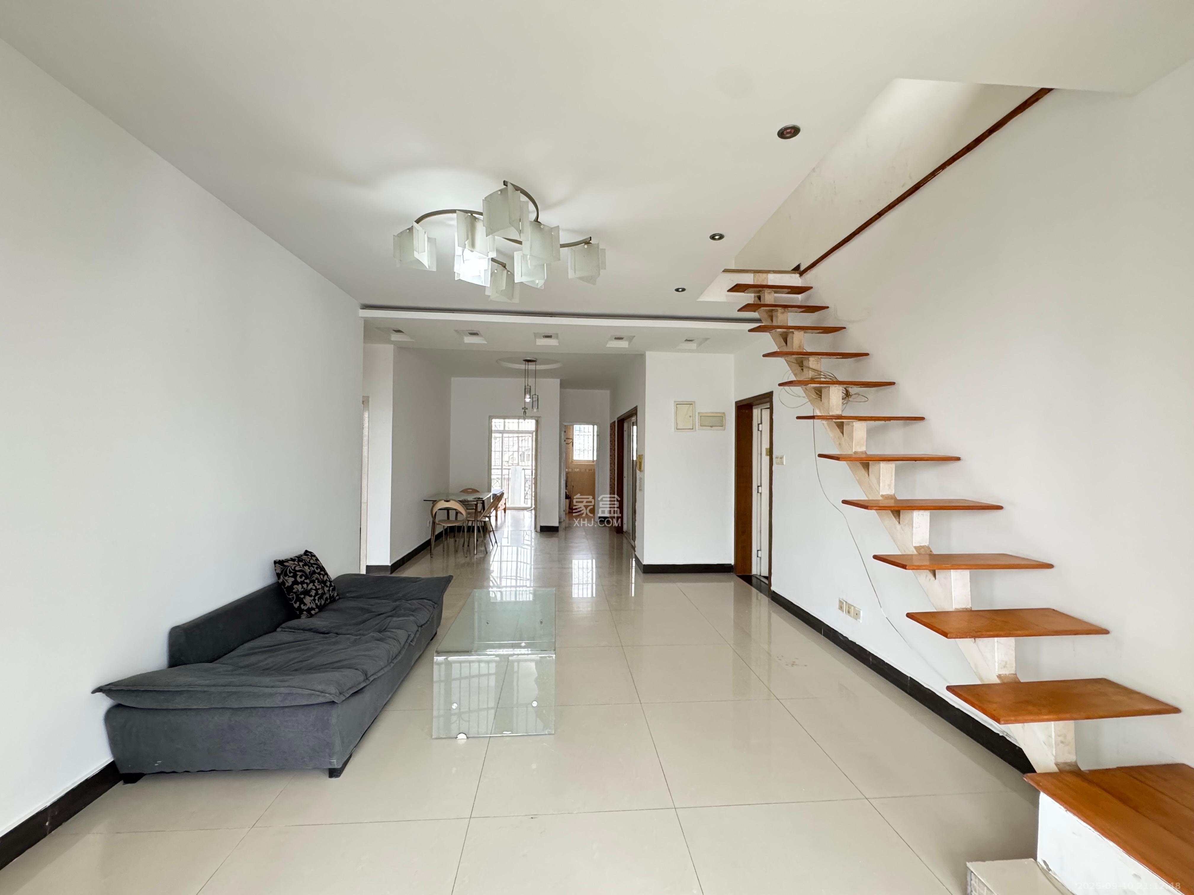 山水人家一二期 3室2厅2卫 1400.0元/月 山水人家一二期 3室2厅2卫 1400.0元/月室内图