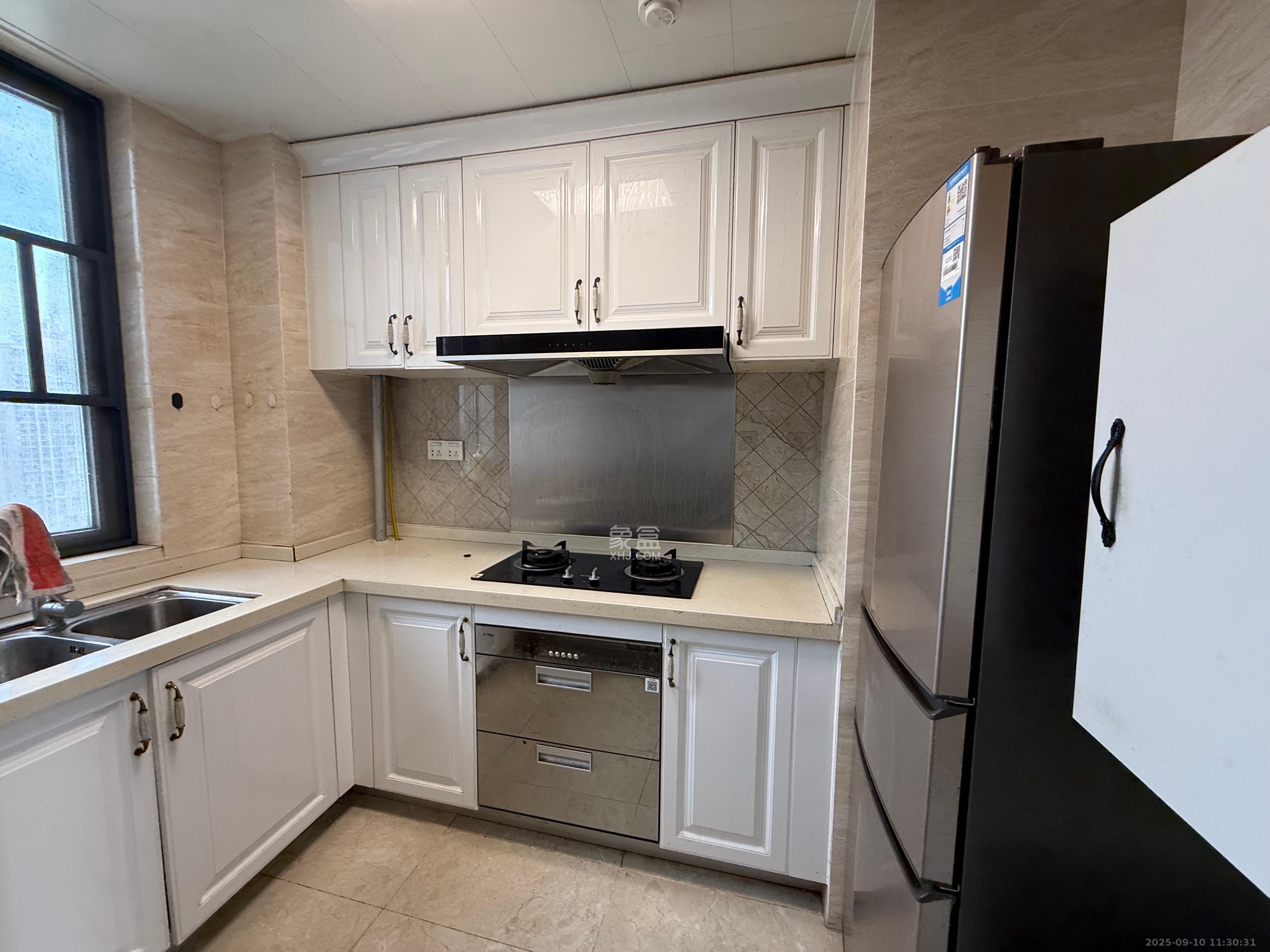 保利天禧C区  4室2厅2卫    4800.0元/月室内图