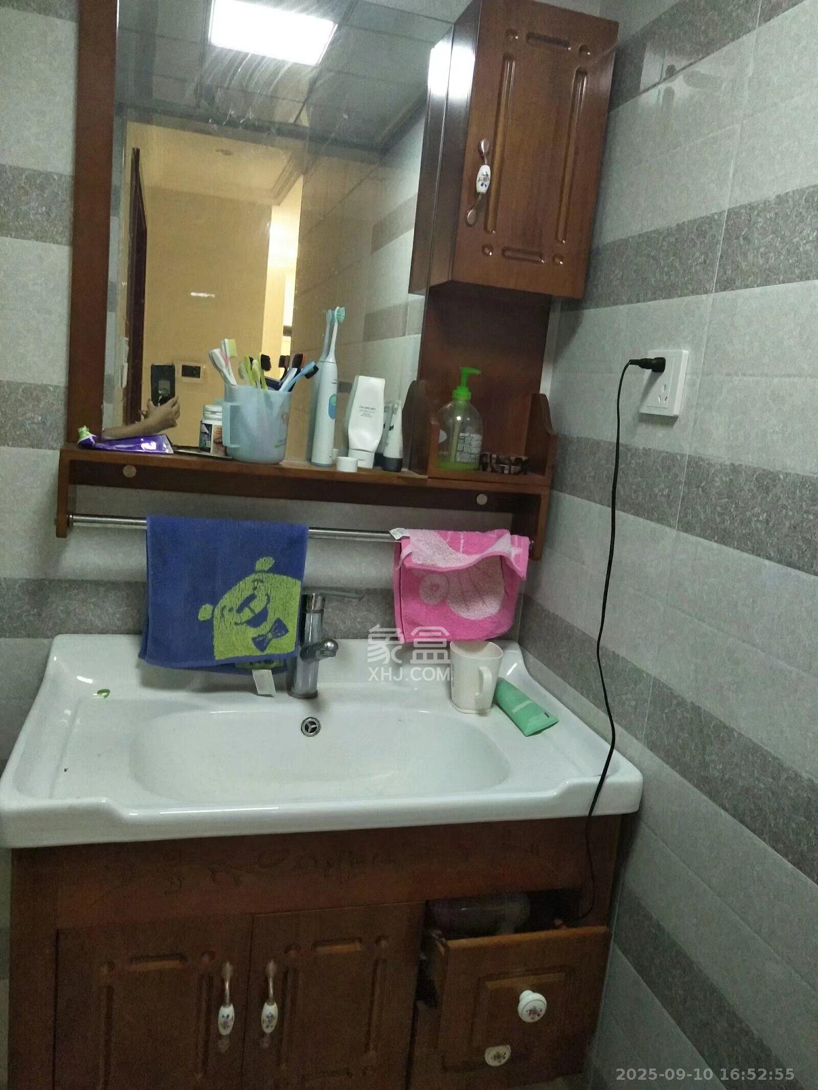 汇一城(汇壹公馆)  2室2厅1卫    2300.0元/月 汇一城(汇壹公馆)  2室2厅1卫    2300.0元/月室内图