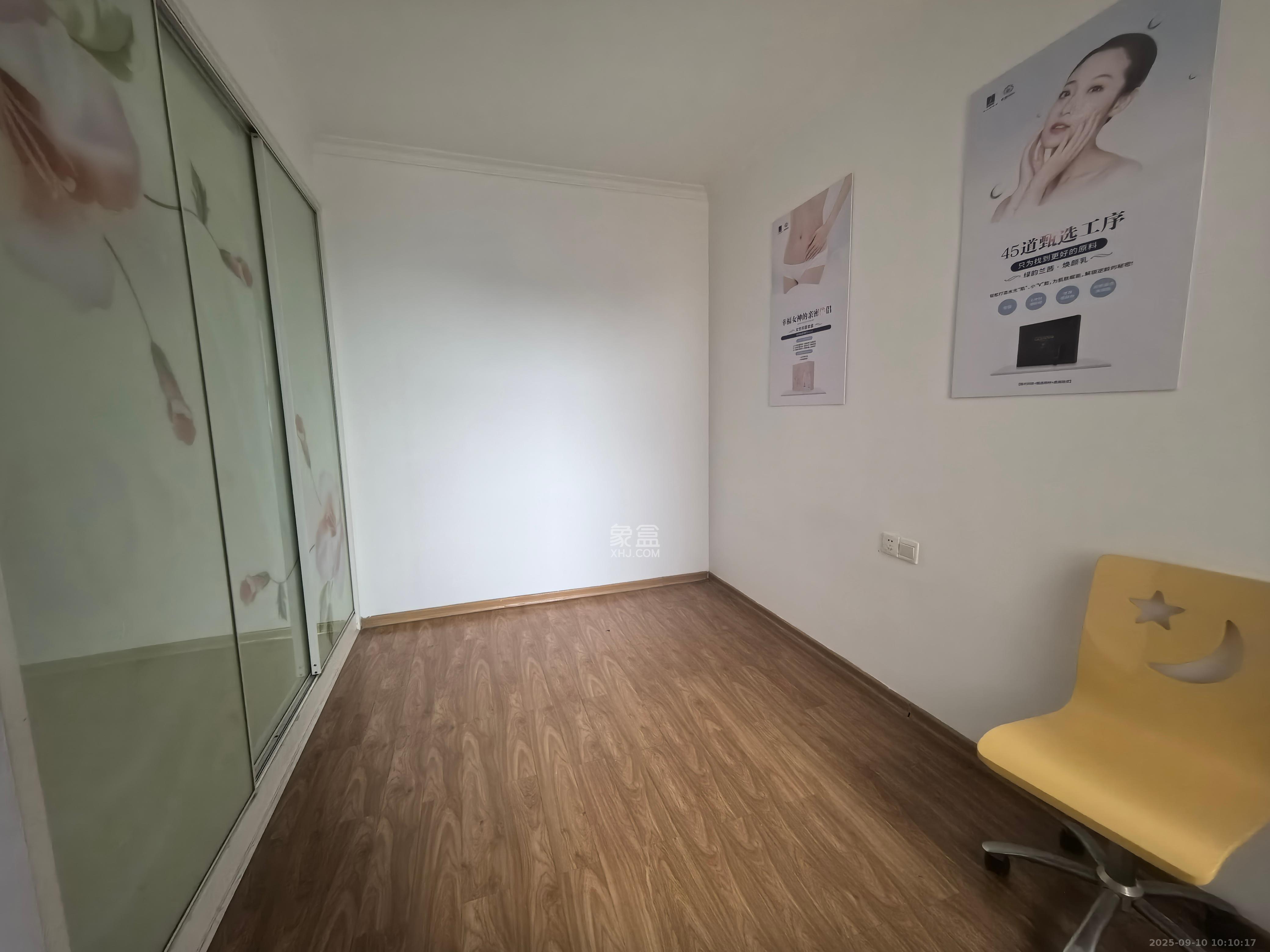 尚城  3室2厅1卫    2000.0元/月室内图