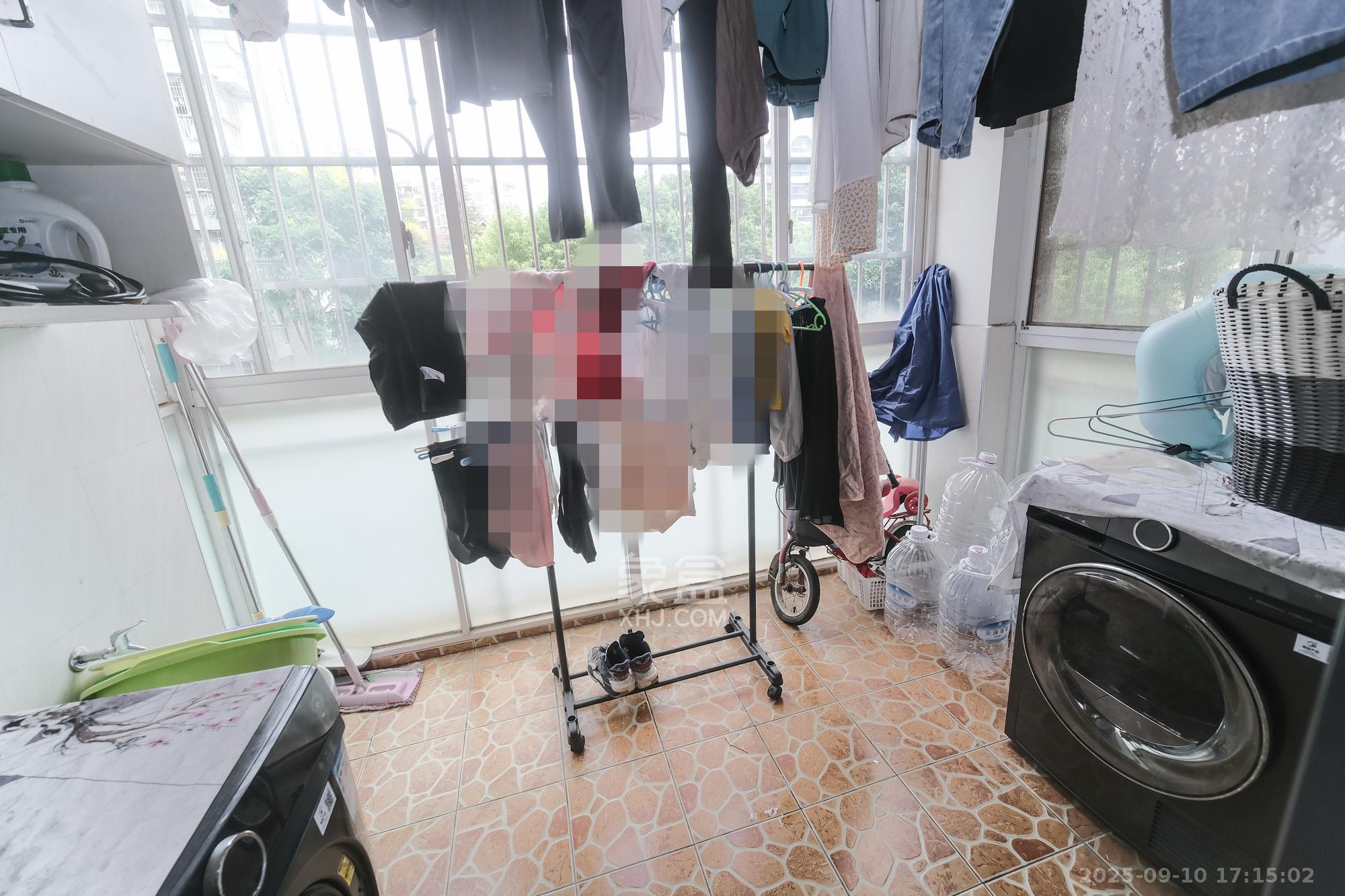 山水湾  3室2厅1卫    89.8万 山水湾  3室2厅1卫    89.8万阳台