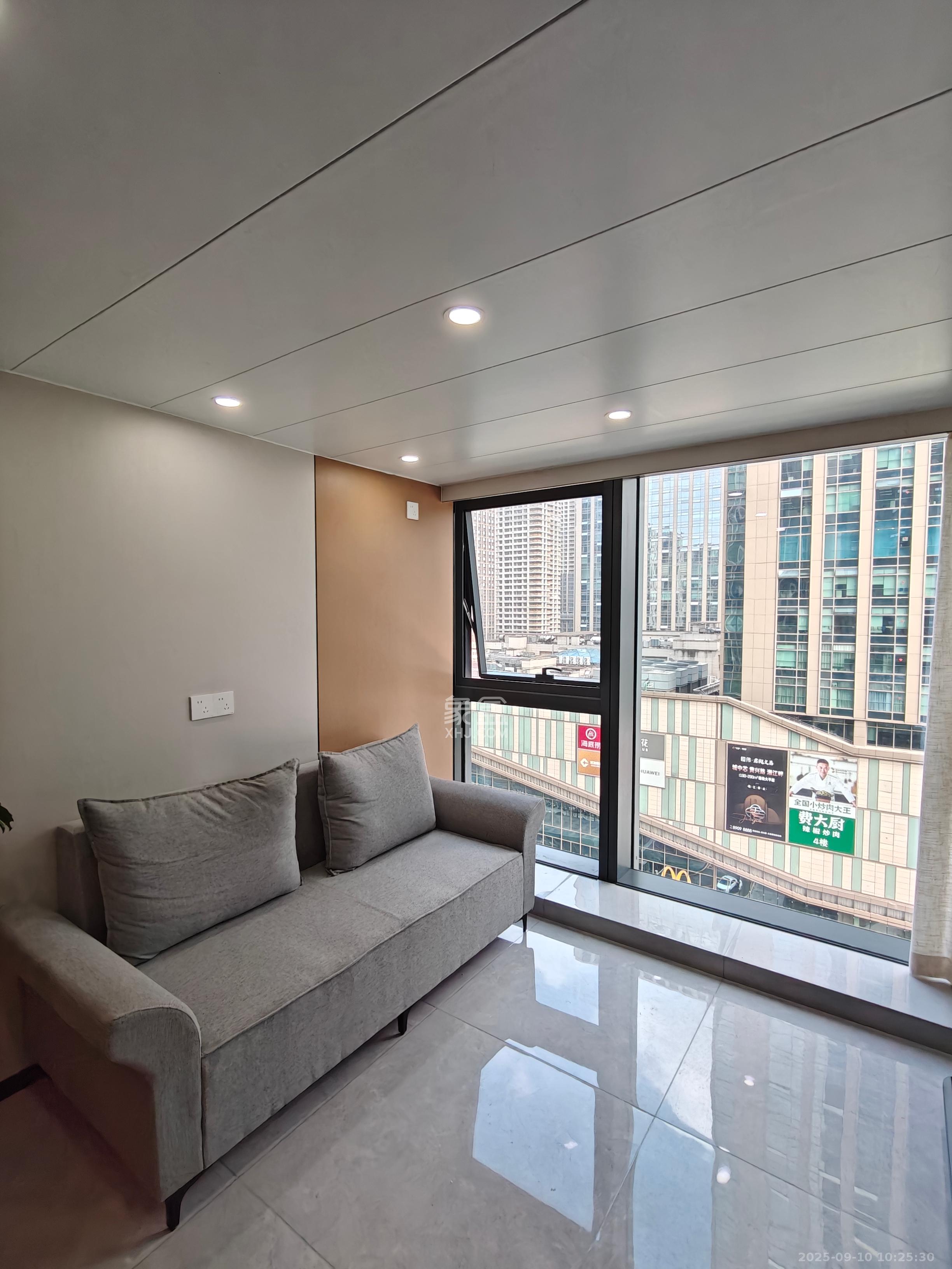 卓越中寰  2室1厅1卫    2800.0元/月室内图