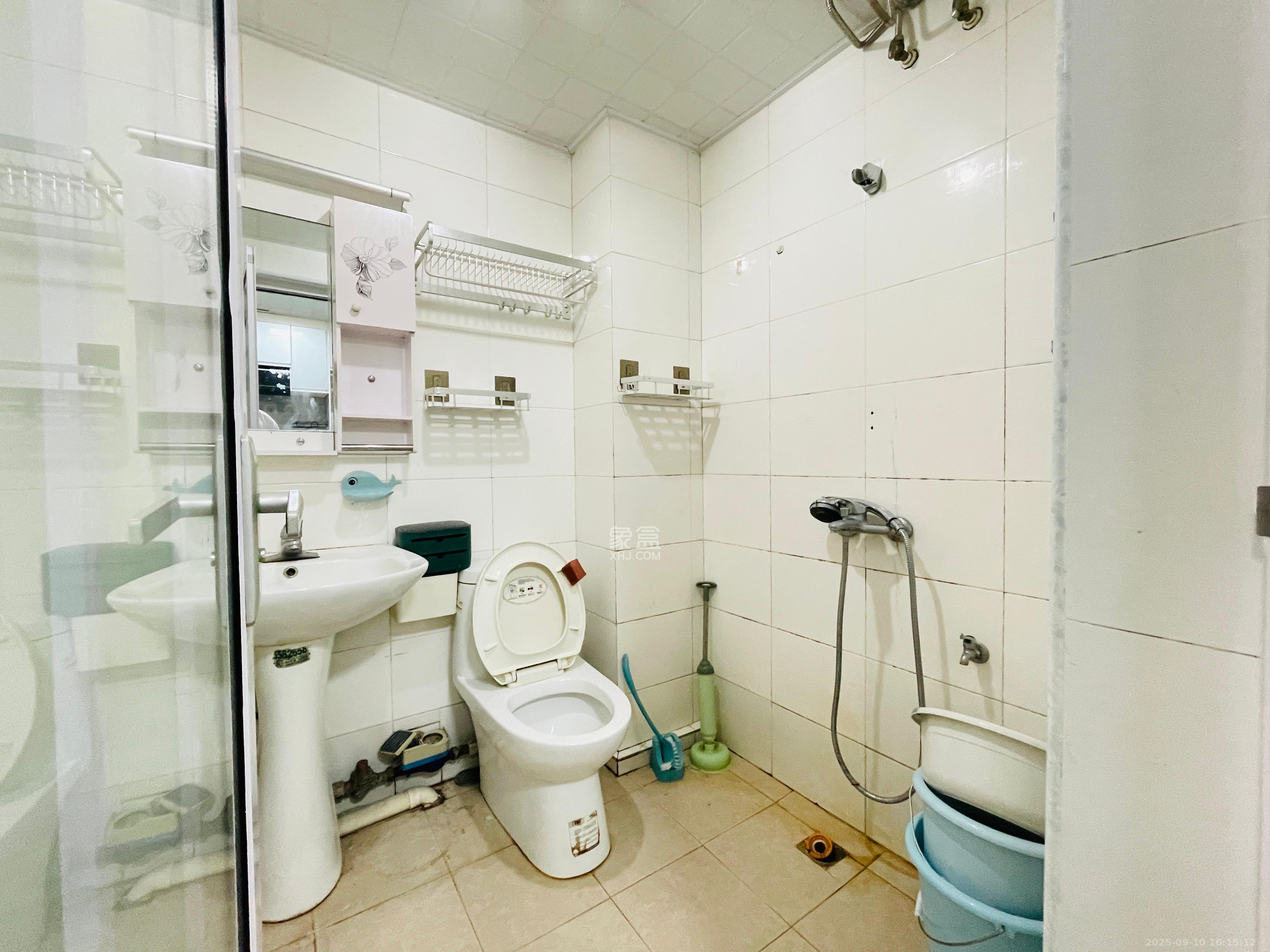 七彩丽都  1室0厅1卫    2200.0元/月室内图