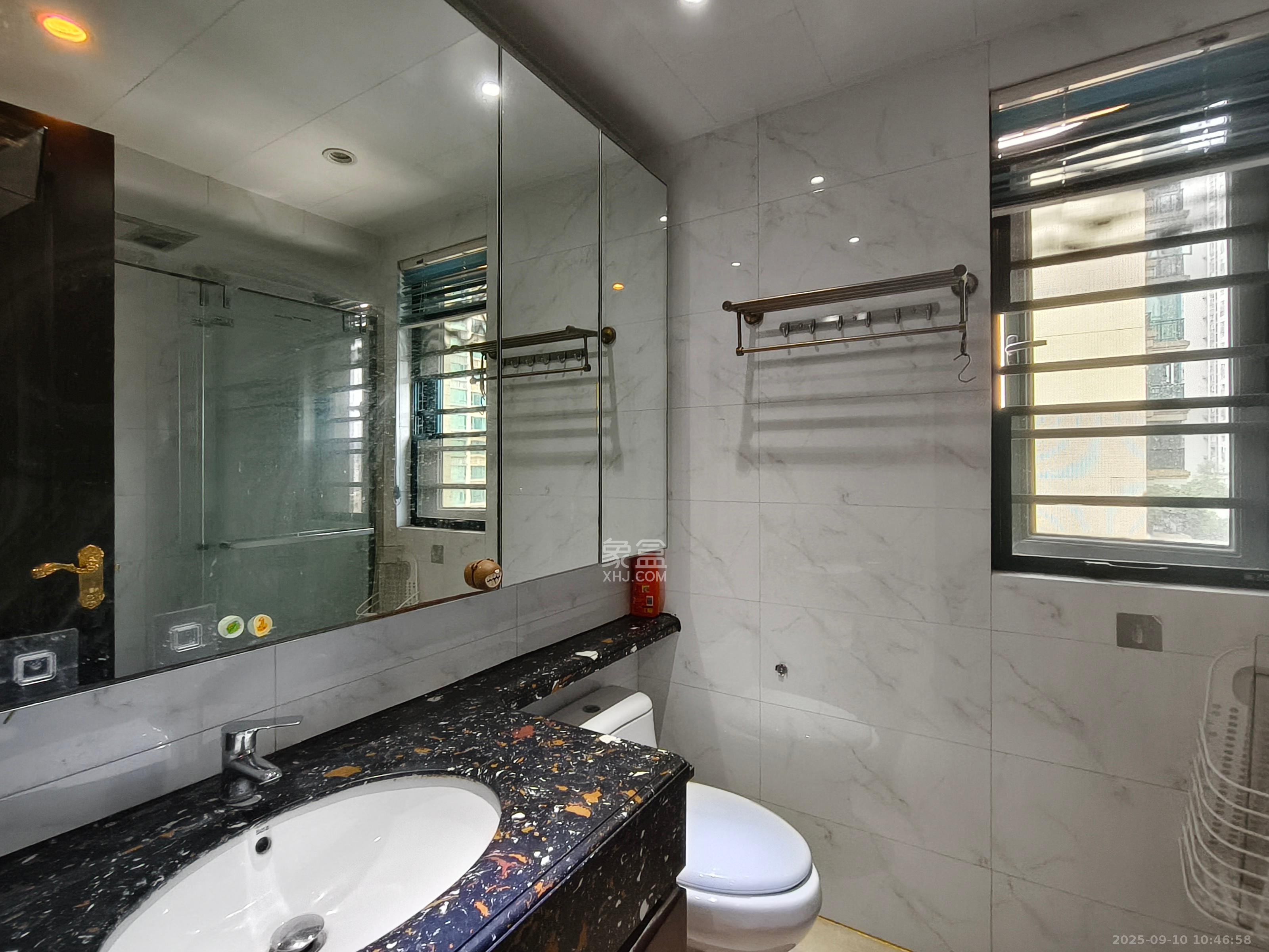 恒大御景湾 4室2厅2卫 4000.0元/月 恒大御景湾 4室2厅2卫 4000.0元/月室内图