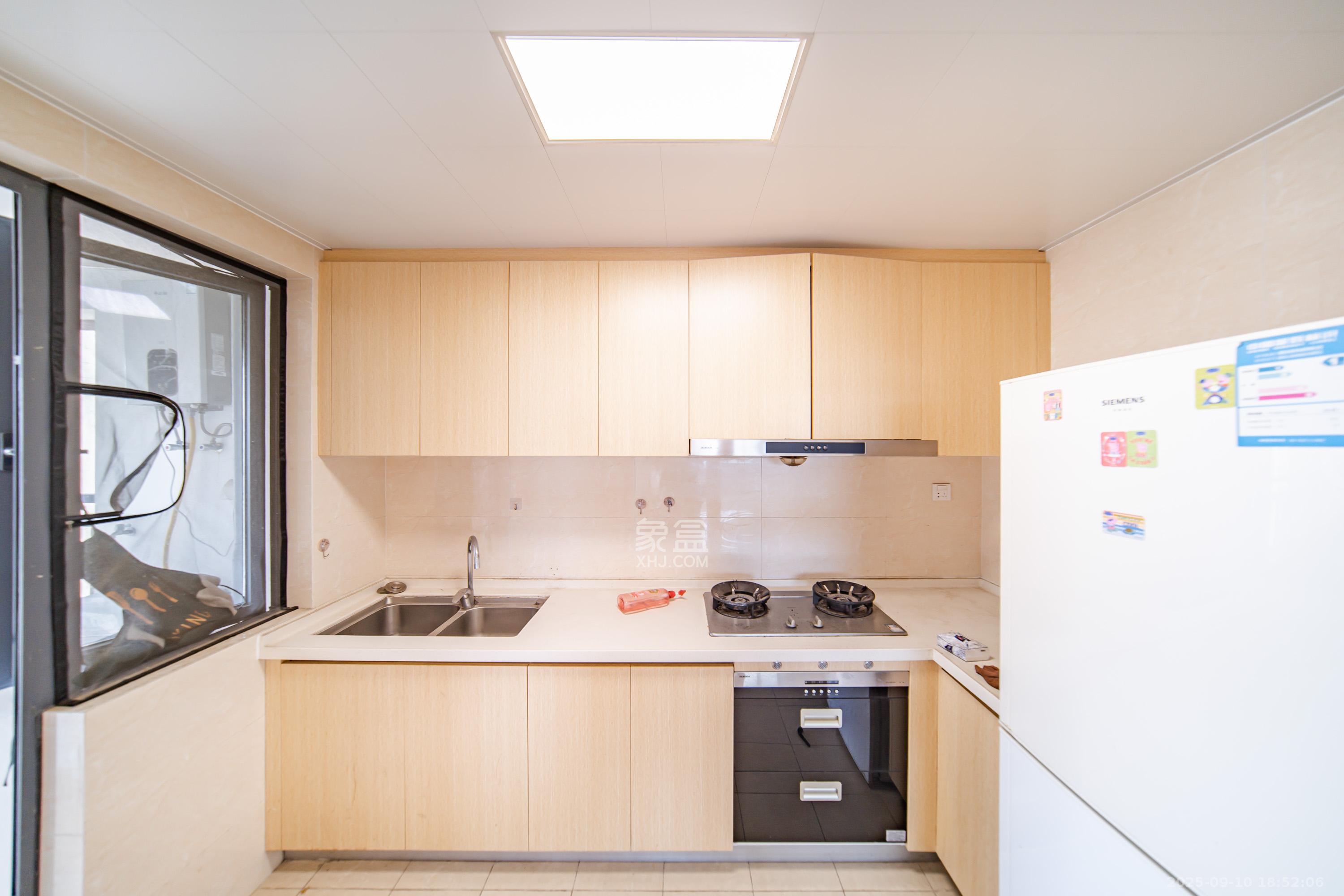 兰亭湾畔  3室2厅2卫    138.0万厨房