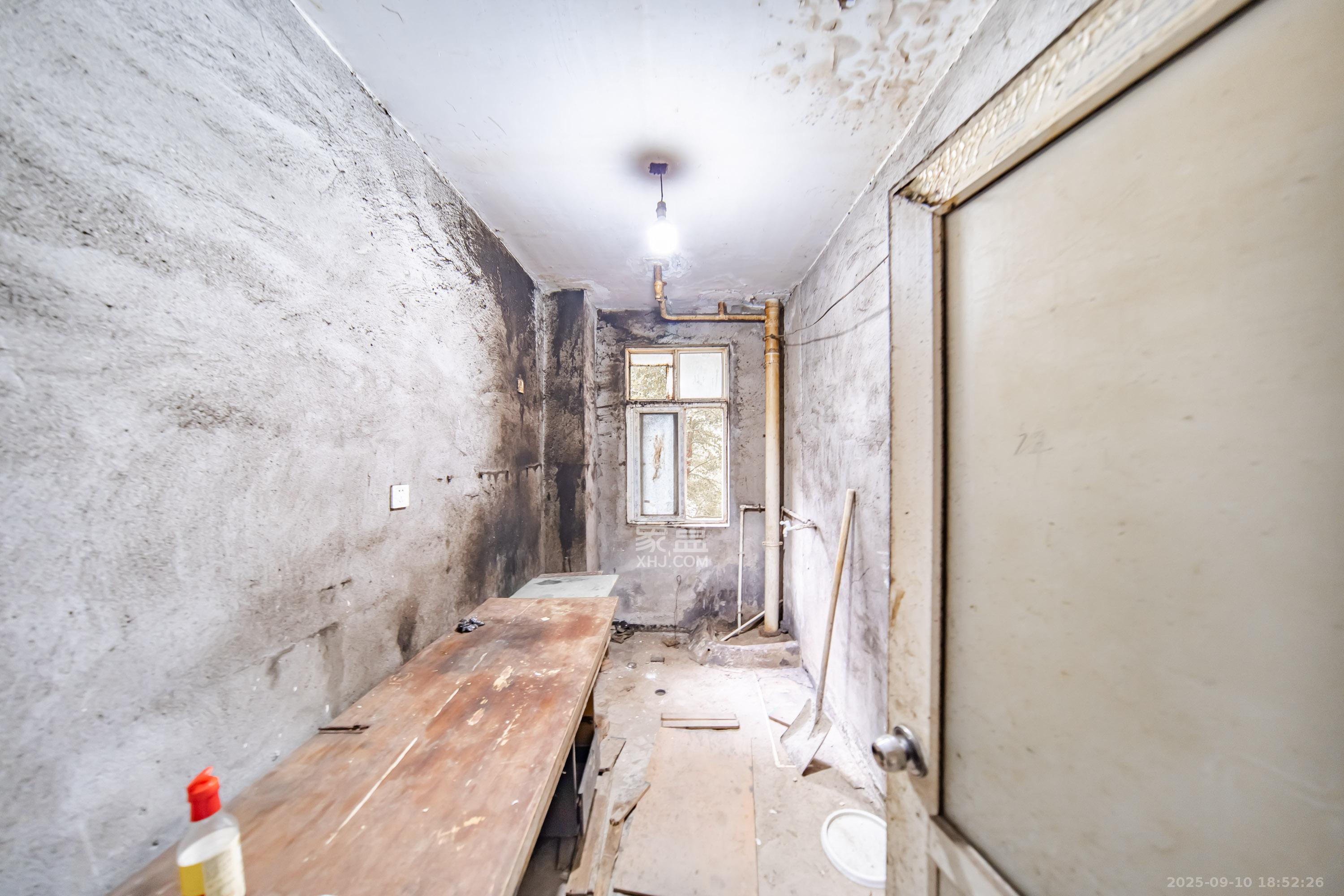 洋湖景园 3室2厅2卫 80.0万 洋湖景园 3室2厅2卫 80.0万厨房