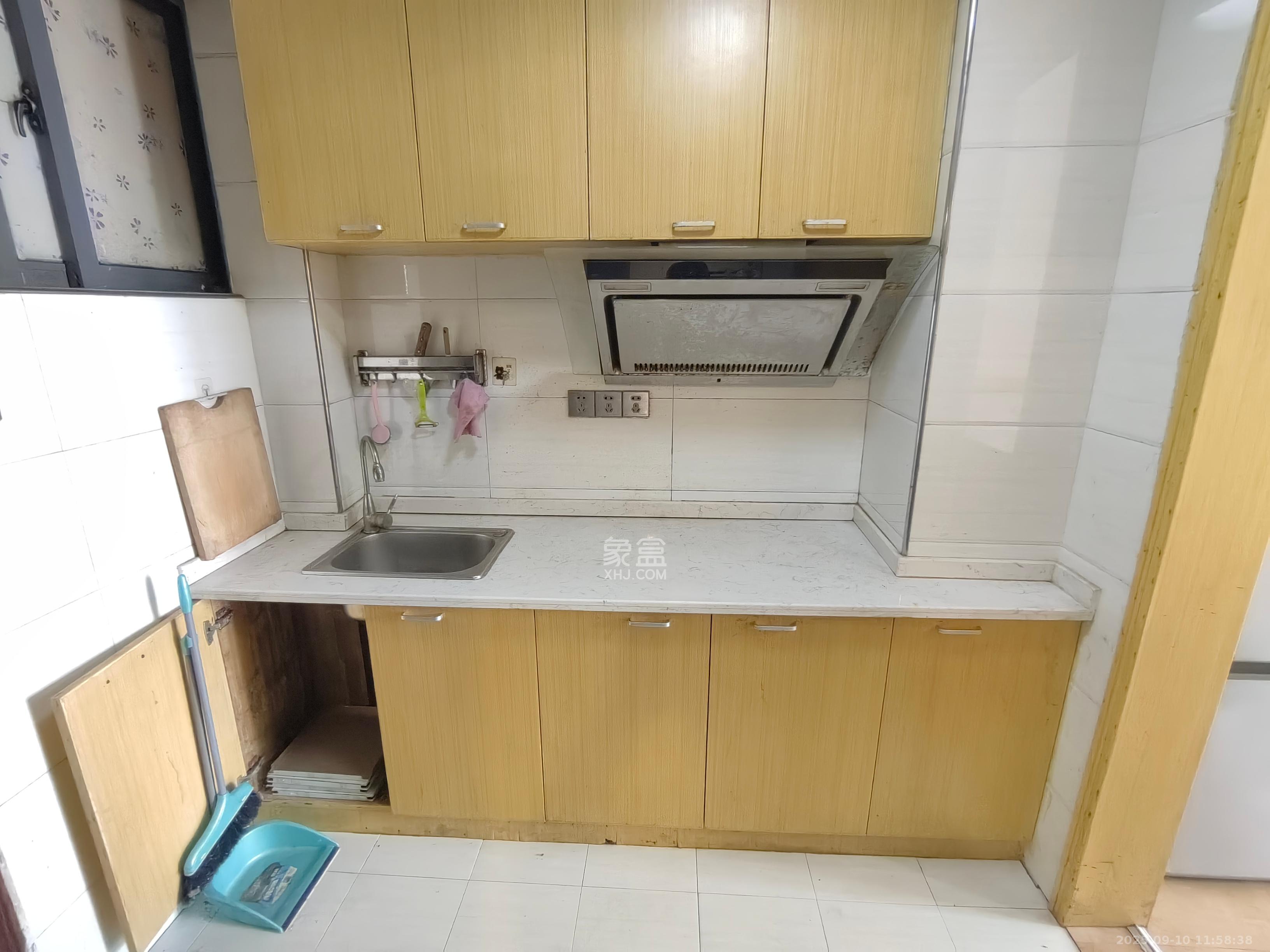 剑桥名门  1室1厅1卫   1300.00元/月室内图