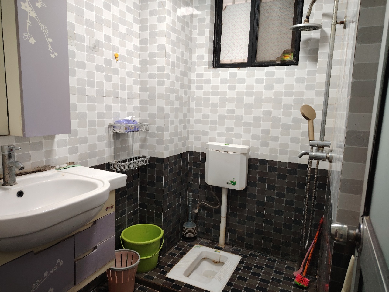 江军苑 1室1厅1卫 1500.0元/月 江军苑 1室1厅1卫 1500.0元/月室内图