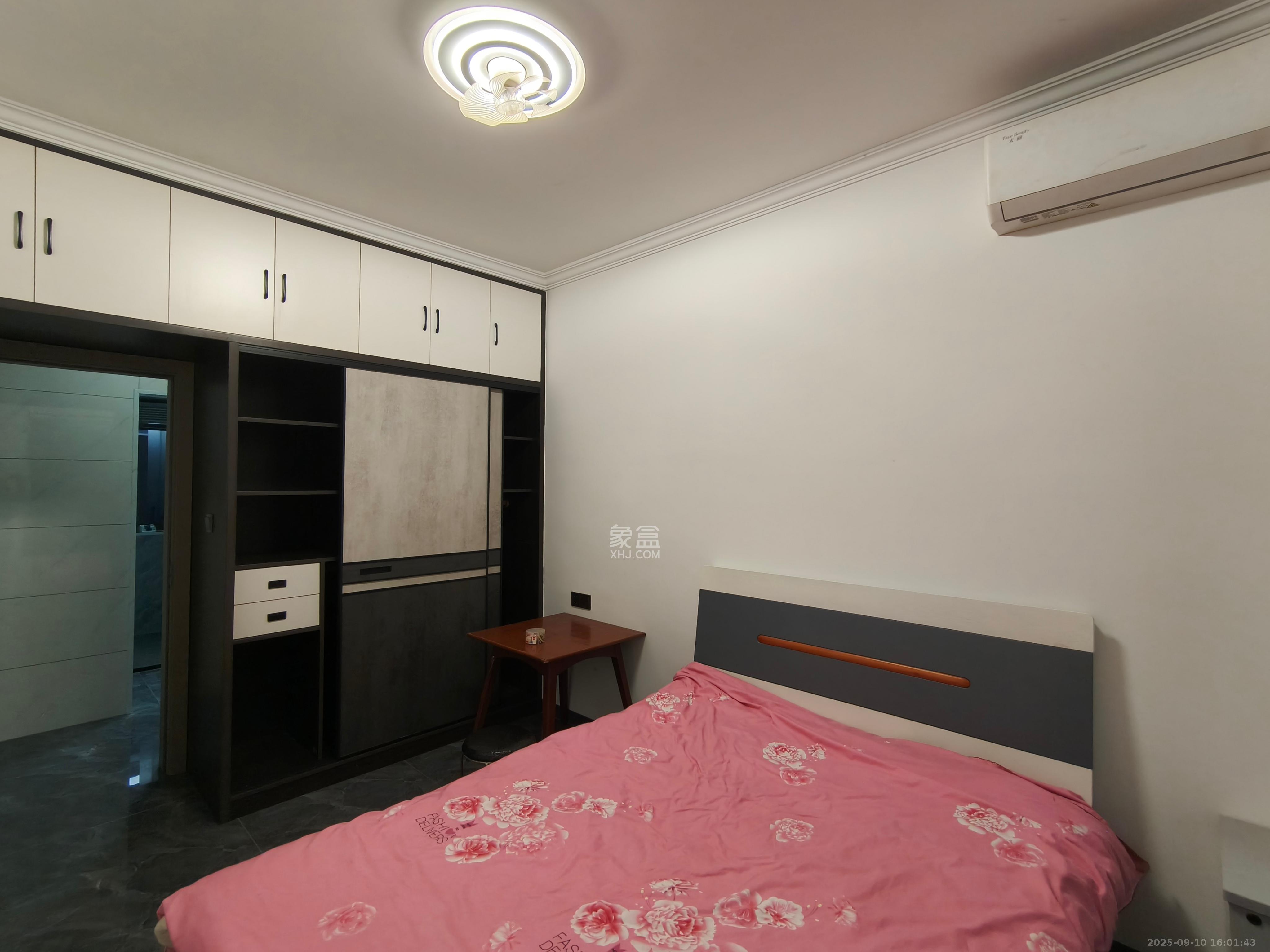 艺源颂雅小区(719街区)  4室2厅2卫    3200.0元/月 艺源颂雅小区(719街区)  4室2厅2卫    3200.0元/月室内图