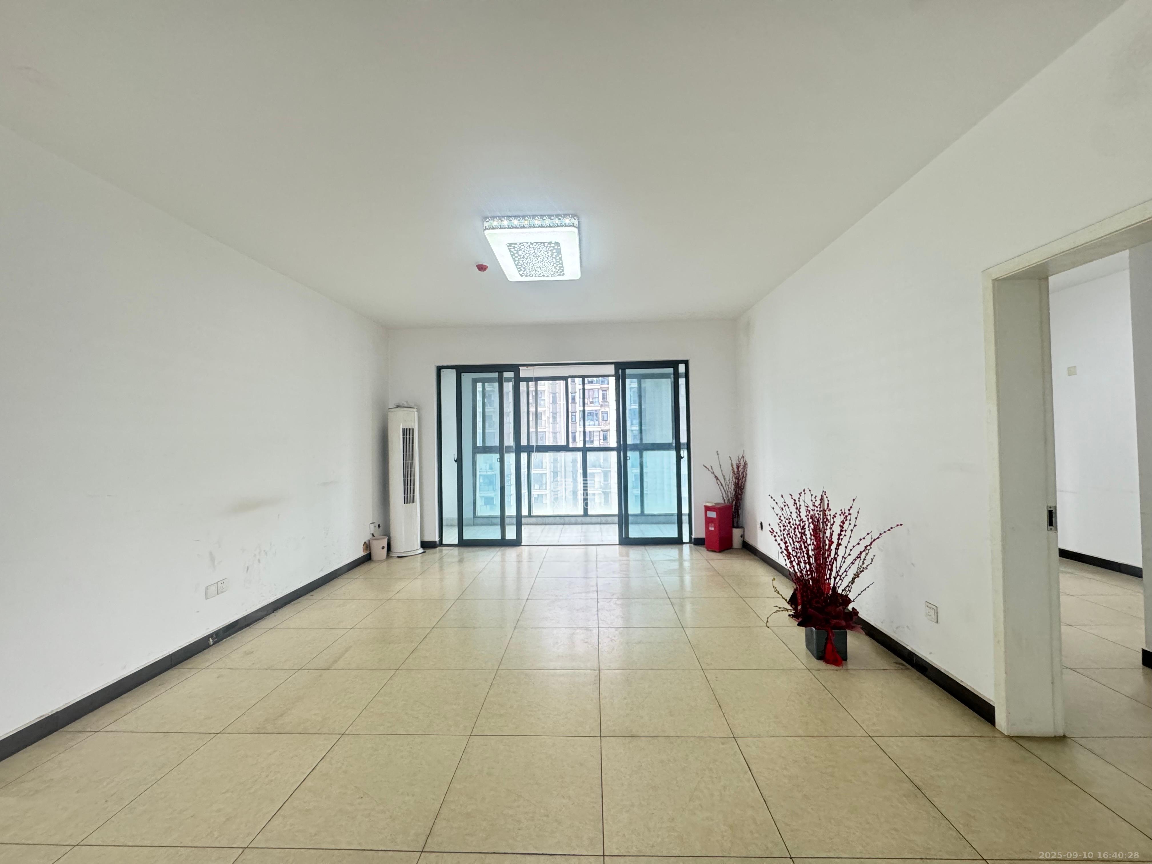 天翼花园(中国电信单位房) 5室2厅2卫 4600.0元/月 天翼花园(中国电信单位房) 5室2厅2卫 4600.0元/月室内图