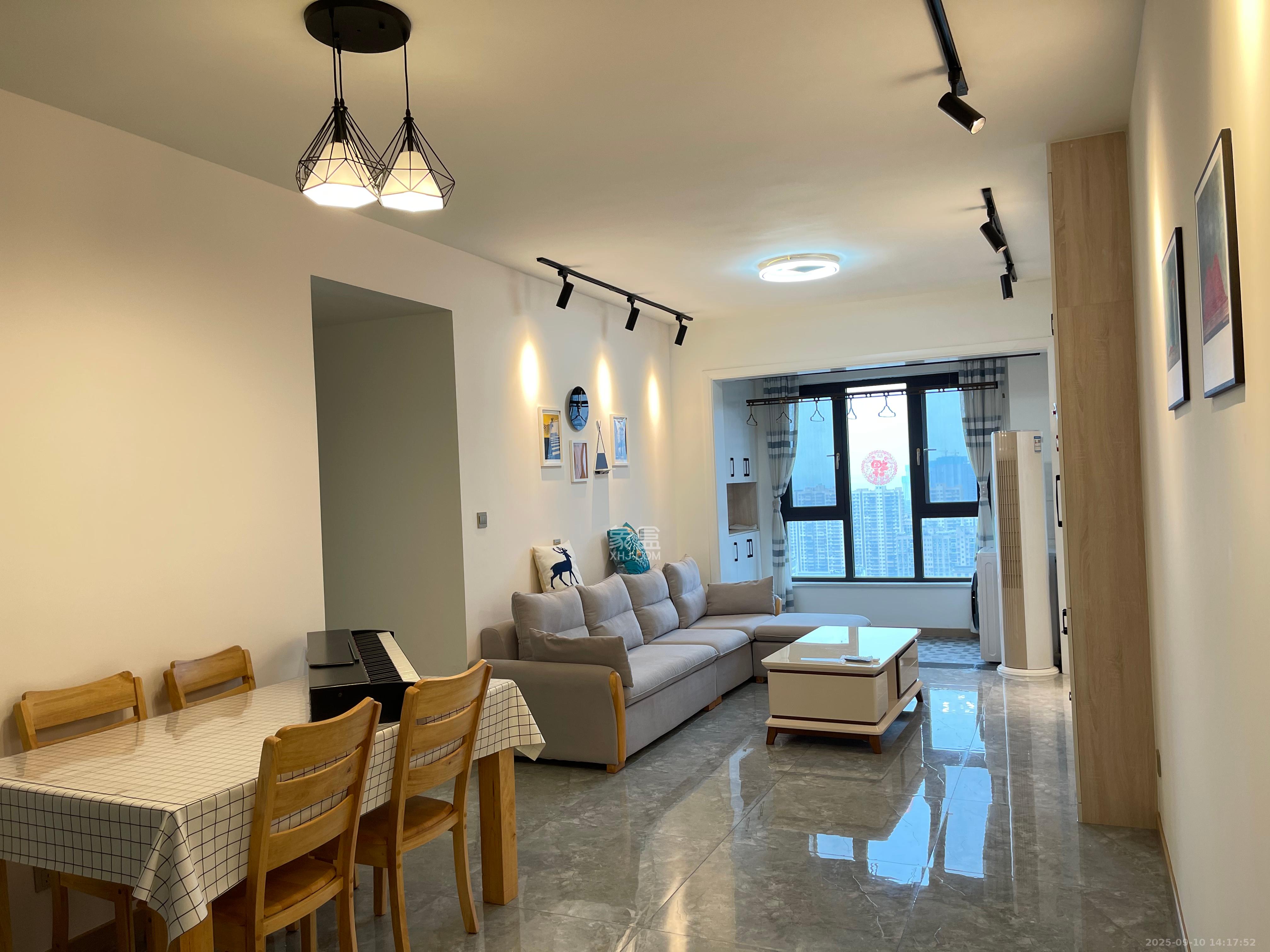 阳光城尚东湾青云苑  3室2厅1卫    2400.0元/月室内图1