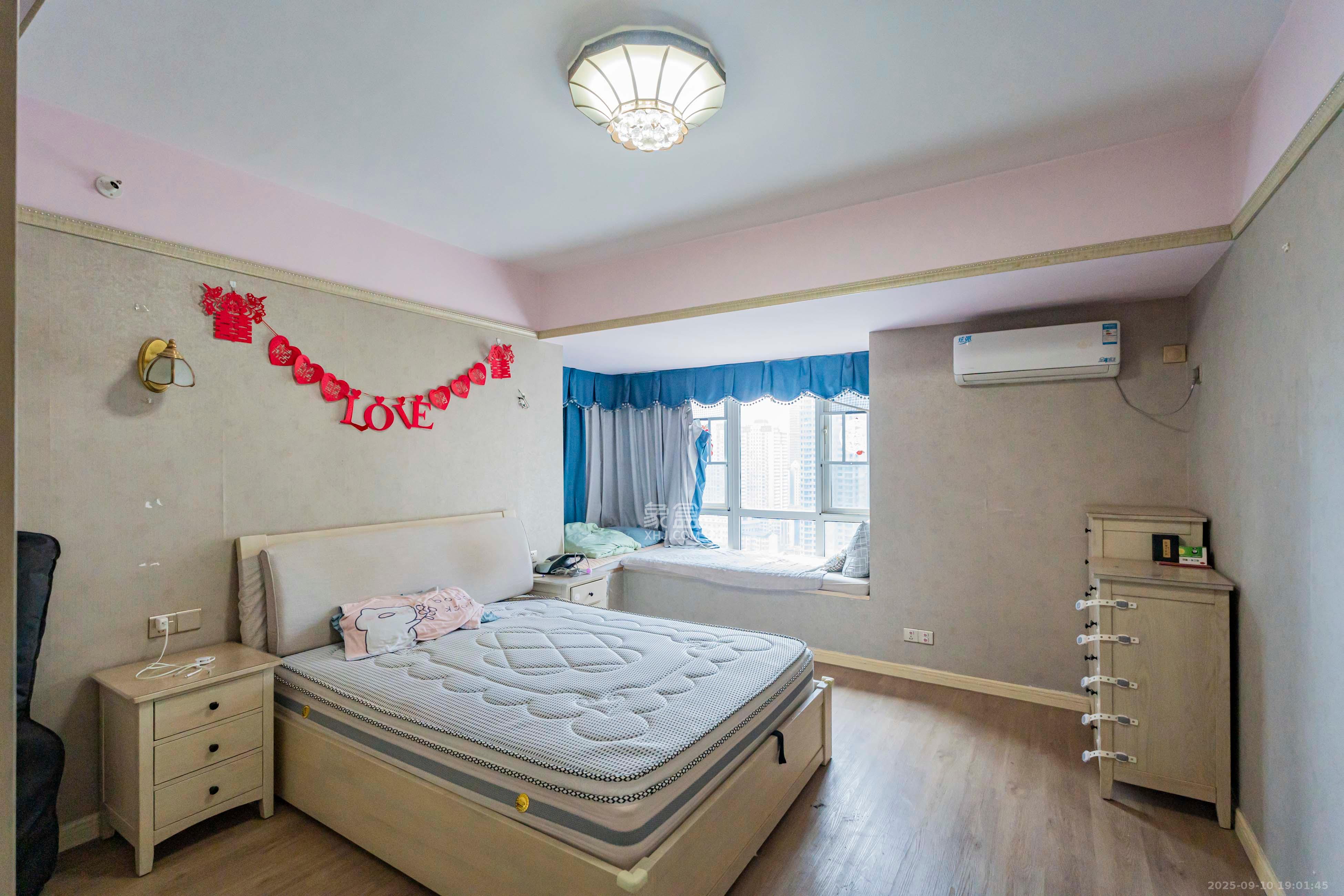 凯乐国际城 2室2厅1卫 95.0万 凯乐国际城 2室2厅1卫 95.0万卧室