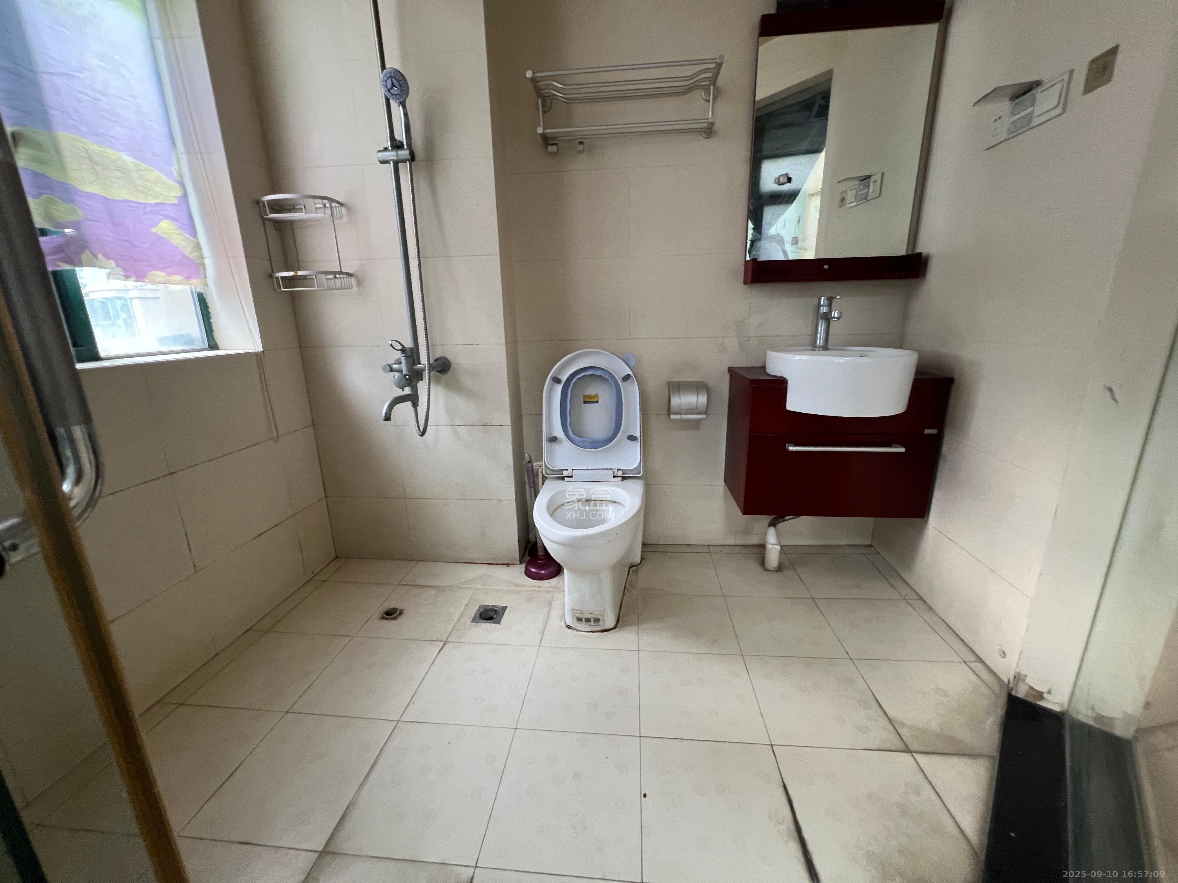 滨江金座 3室2厅2卫 3000.0元/月 滨江金座 3室2厅2卫 3000.0元/月室内图