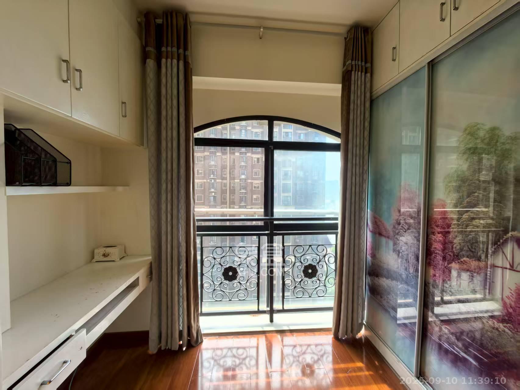 东方名苑臻锦园  2室2厅1卫    1800.0元/月 东方名苑臻锦园  2室2厅1卫    1800.0元/月室内图