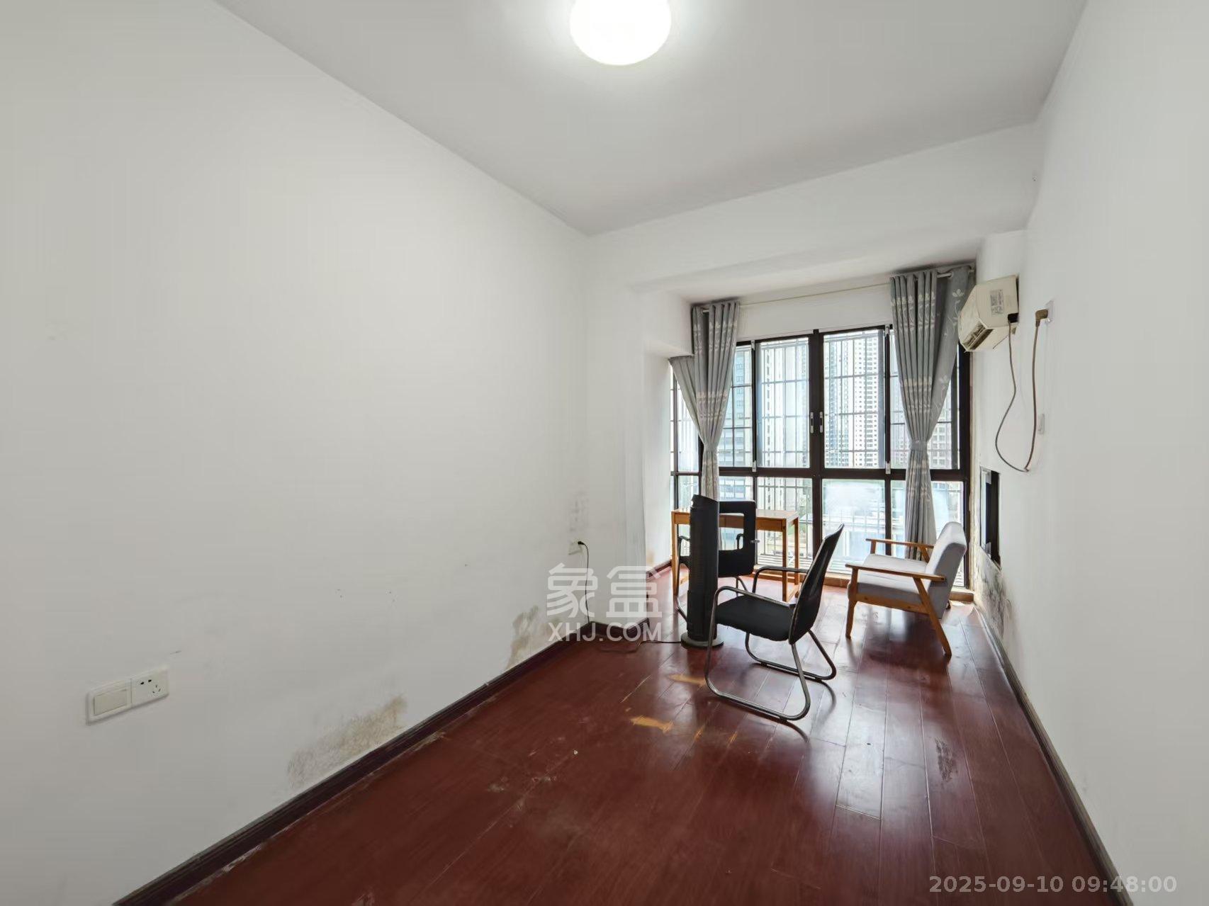 汀湘十里  4室2厅2卫    2400.0元/月 汀湘十里  4室2厅2卫    2400.0元/月室内图