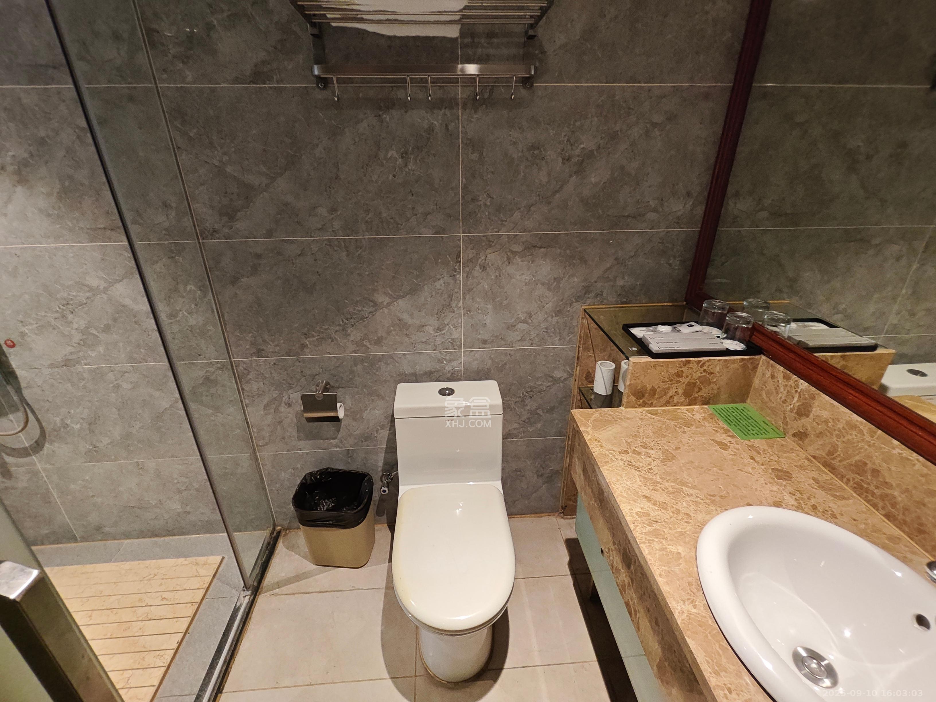 玛依拉山庄 1室1厅1卫 1700.0元/月 玛依拉山庄 1室1厅1卫 1700.0元/月室内图