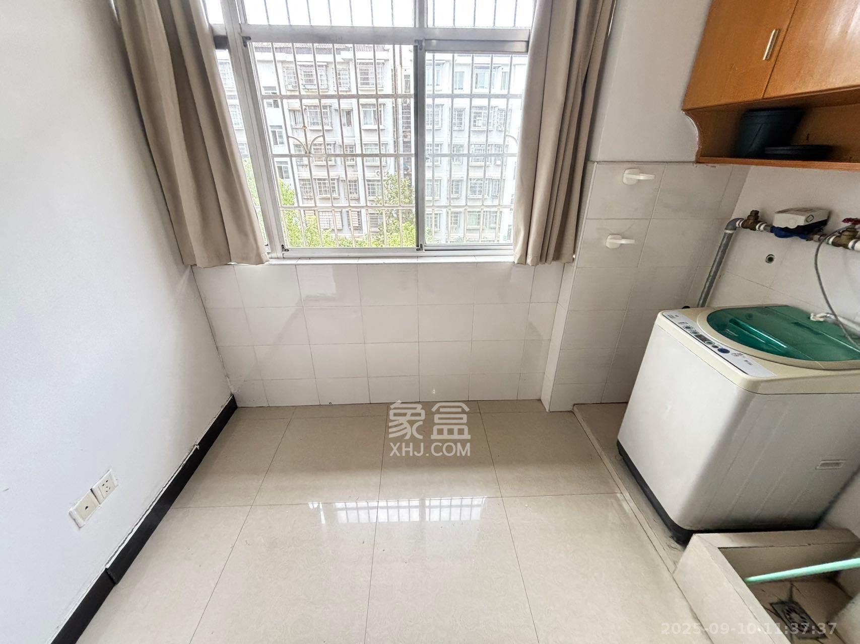 泉水塘小区  3室2厅1卫    1900.0元/月 泉水塘小区  3室2厅1卫    1900.0元/月室内图