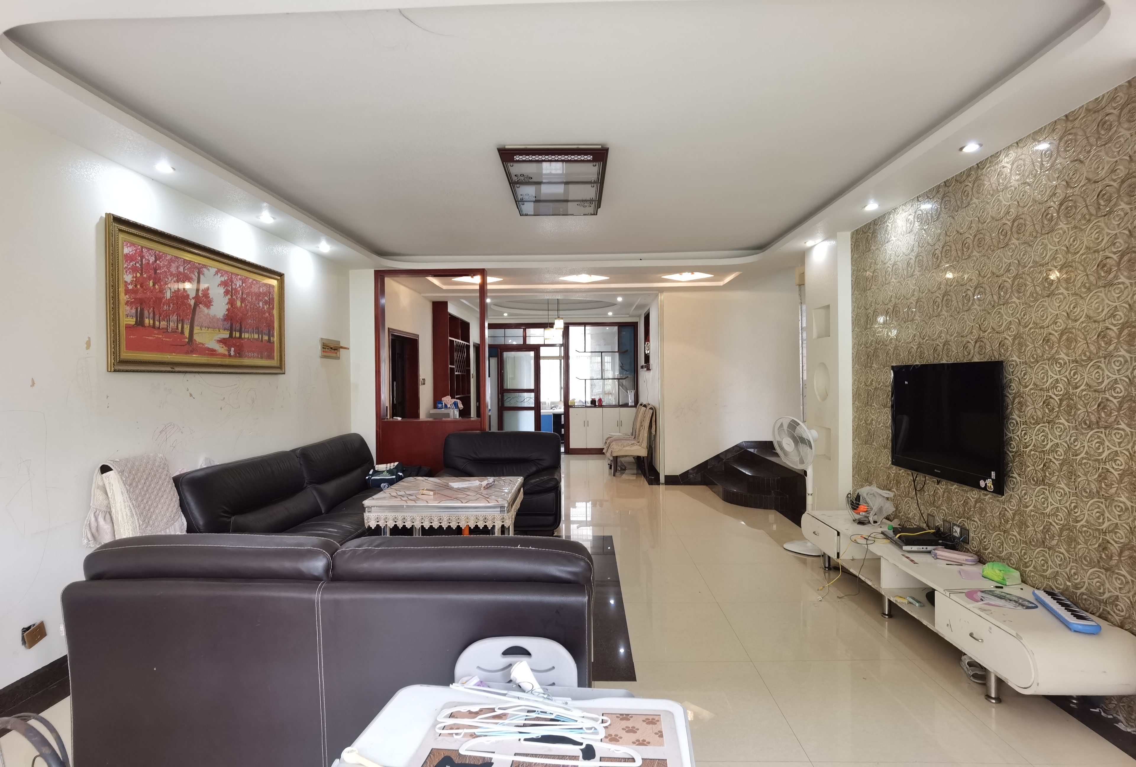 湘中园 4室2厅2卫 82.8万 湘中园 4室2厅2卫 82.8万客厅