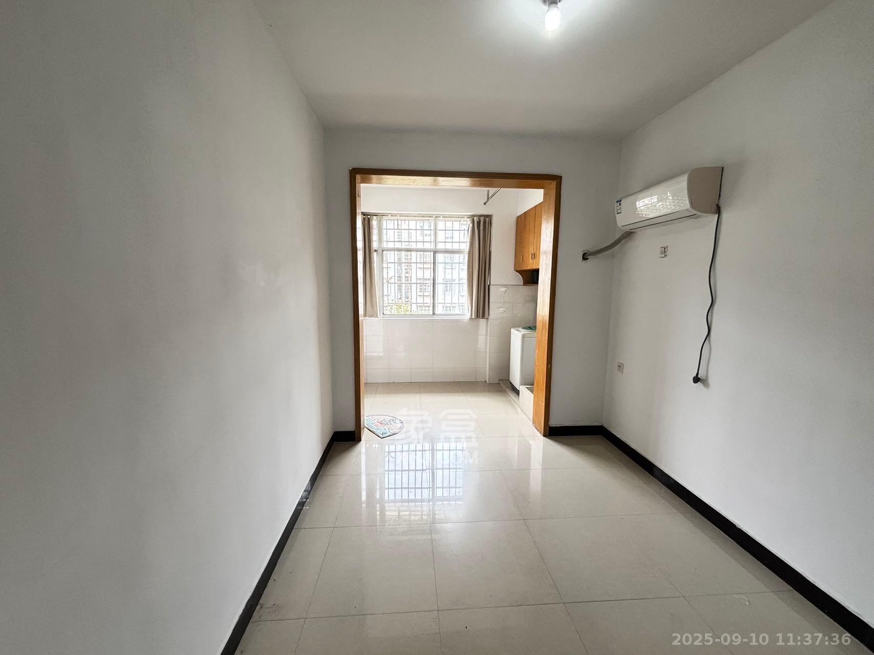 泉水塘小区  3室2厅1卫    1900.0元/月 泉水塘小区  3室2厅1卫    1900.0元/月室内图