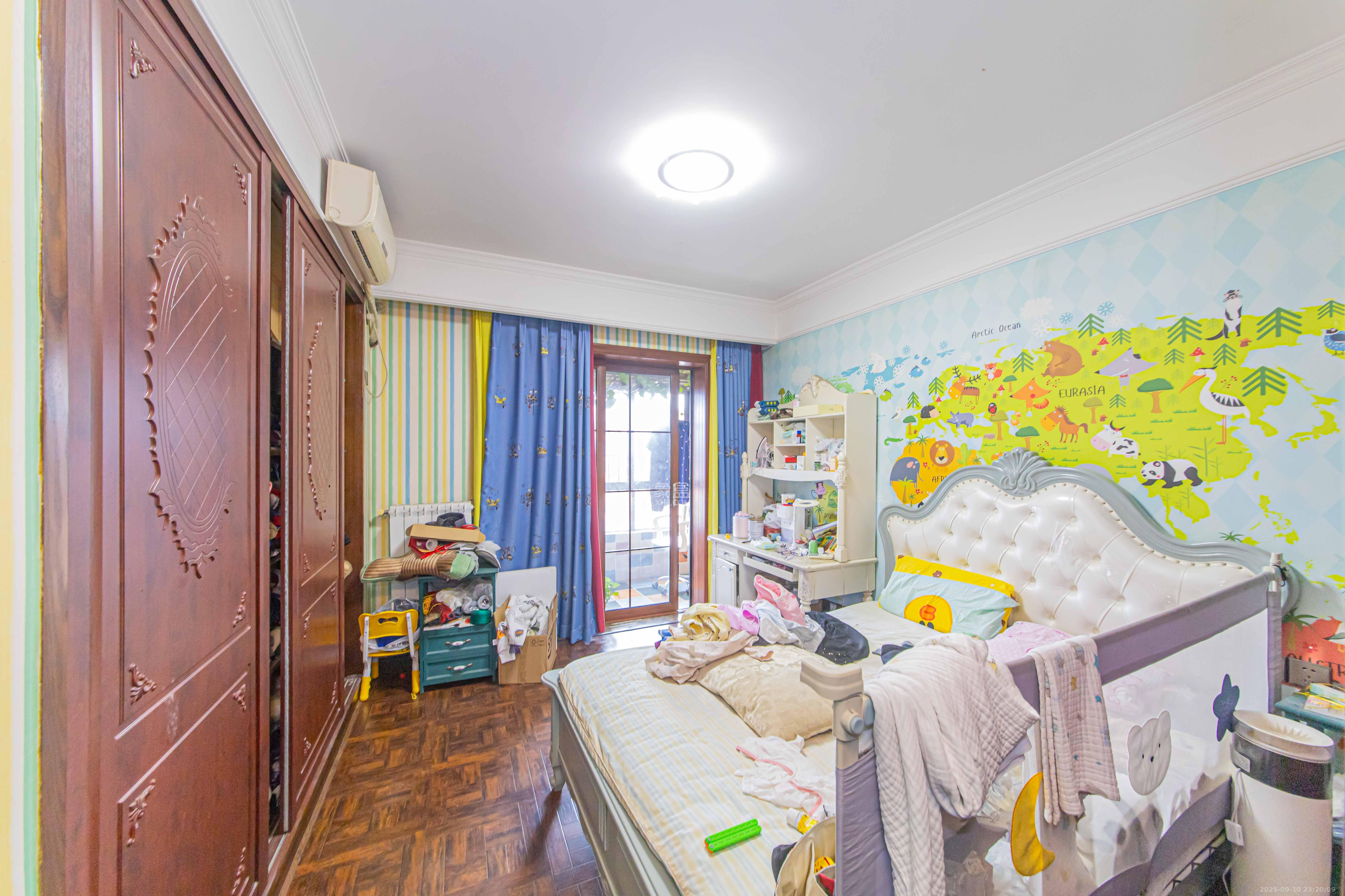 中信凯旋蓝岸(中信新城三期)  4室2厅2卫    136.0万 中信凯旋蓝岸(中信新城三期)  4室2厅2卫    136.0万卧室