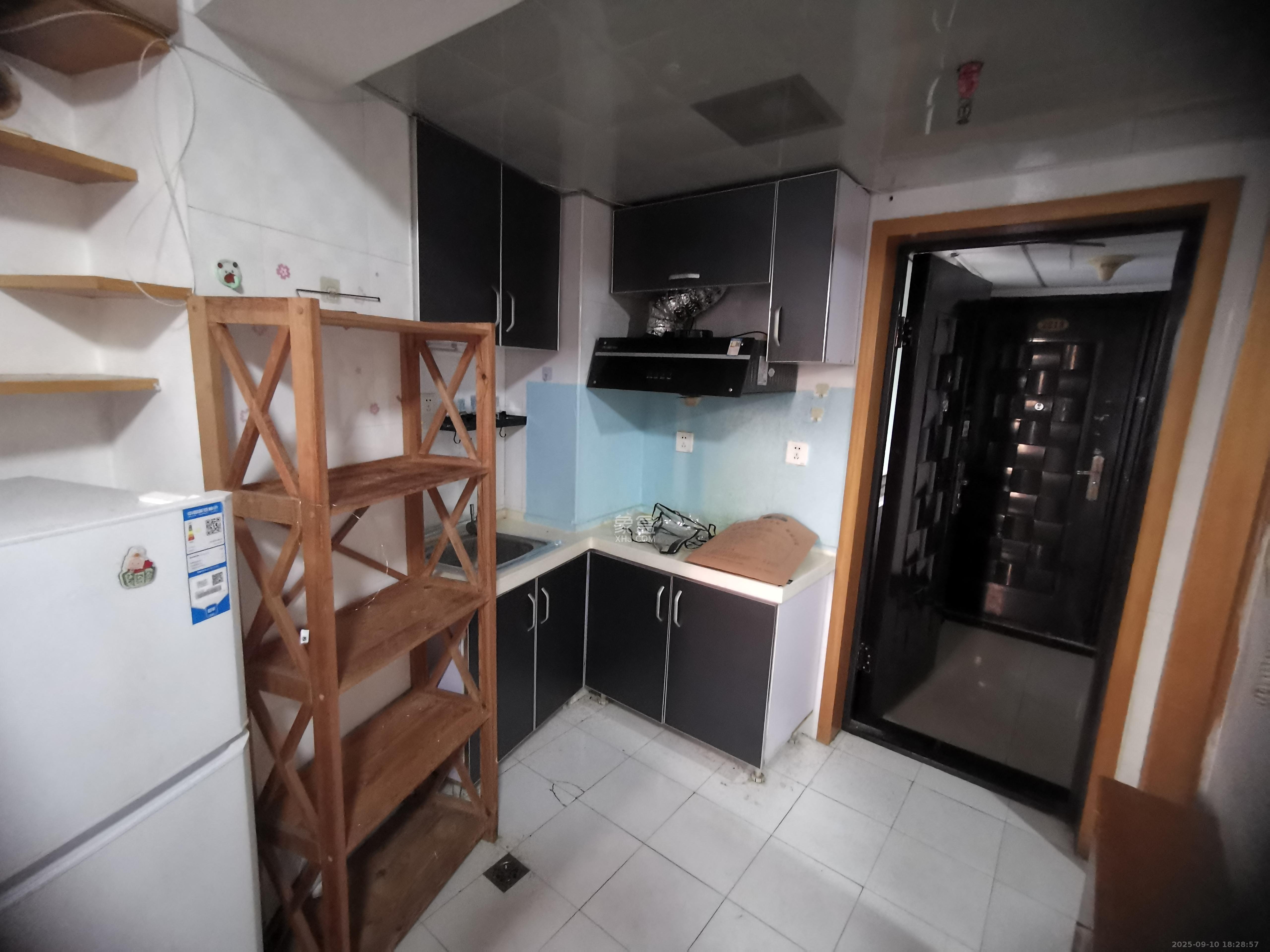 2076至高点 1室1厅1卫 1200.0元/月 2076至高点 1室1厅1卫 1200.0元/月室内图