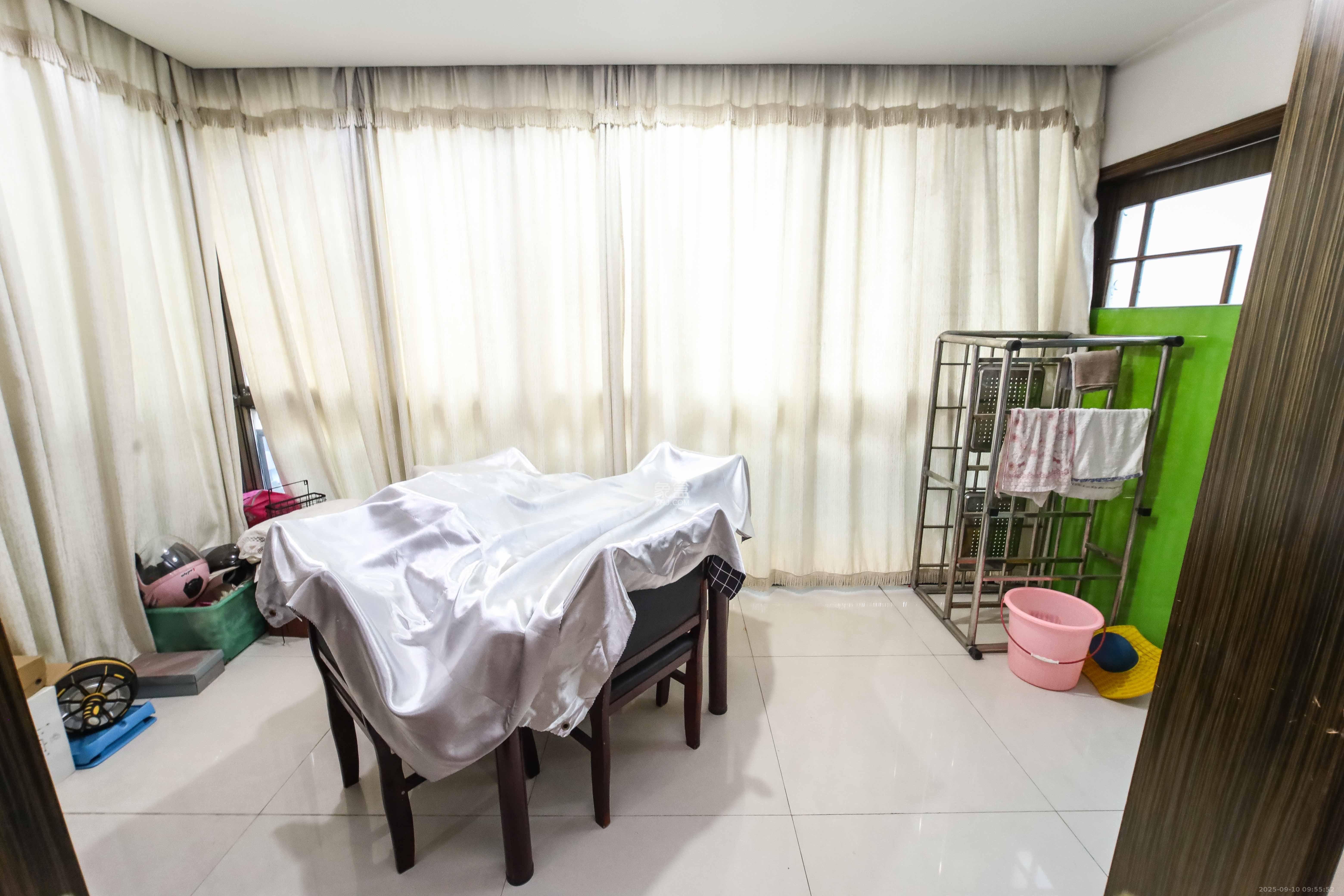 仁和香堤雅境 3室2厅2卫 3000.0元/月 仁和香堤雅境 3室2厅2卫 3000.0元/月室内图