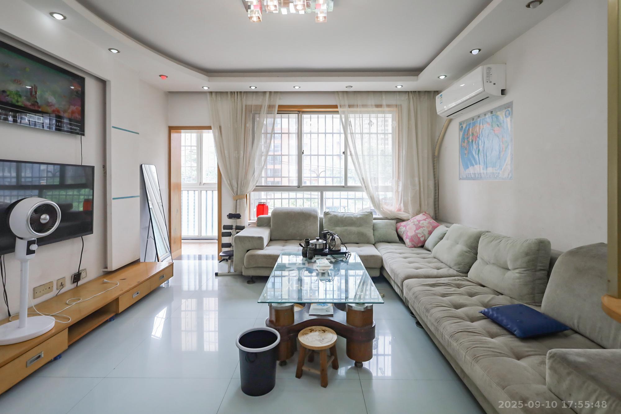 香海西岸  2室2厅1卫    66.0万 香海西岸  2室2厅1卫    66.0万客厅