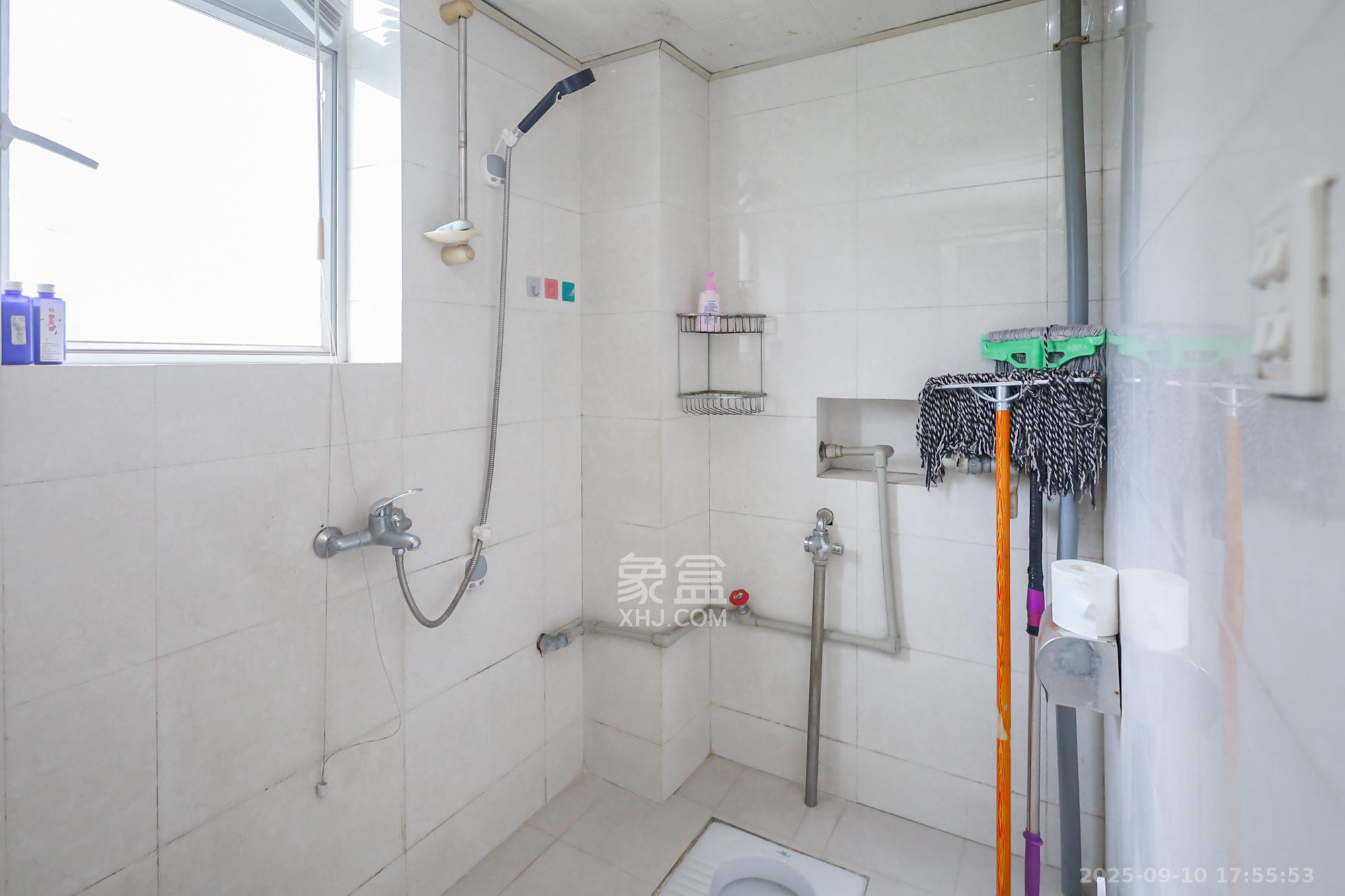 香海西岸  2室2厅1卫    66.0万 香海西岸  2室2厅1卫    66.0万卫生间