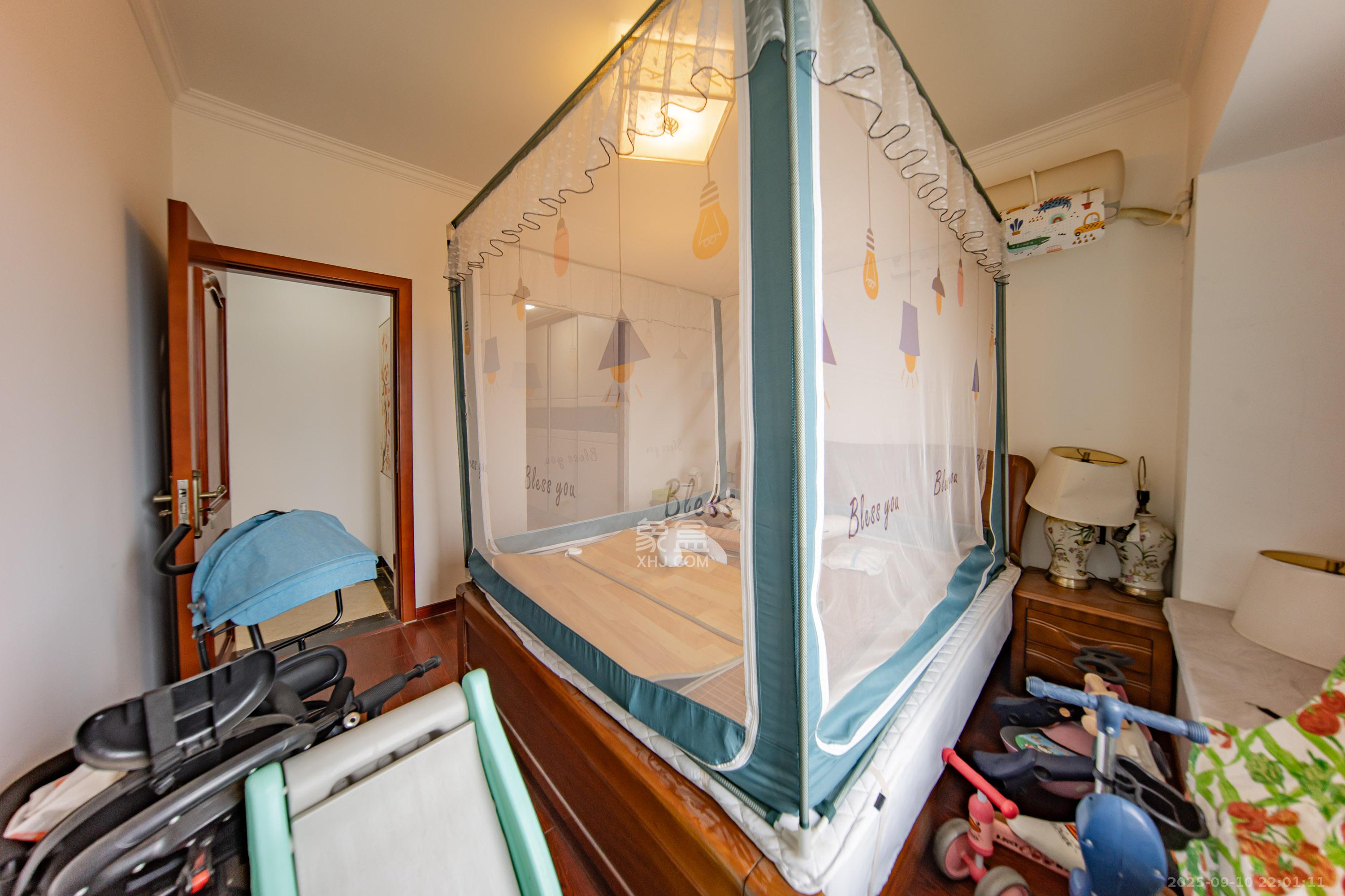 南山十里天池  3室2厅2卫    130.0万 南山十里天池  3室2厅2卫    130.0万卧室