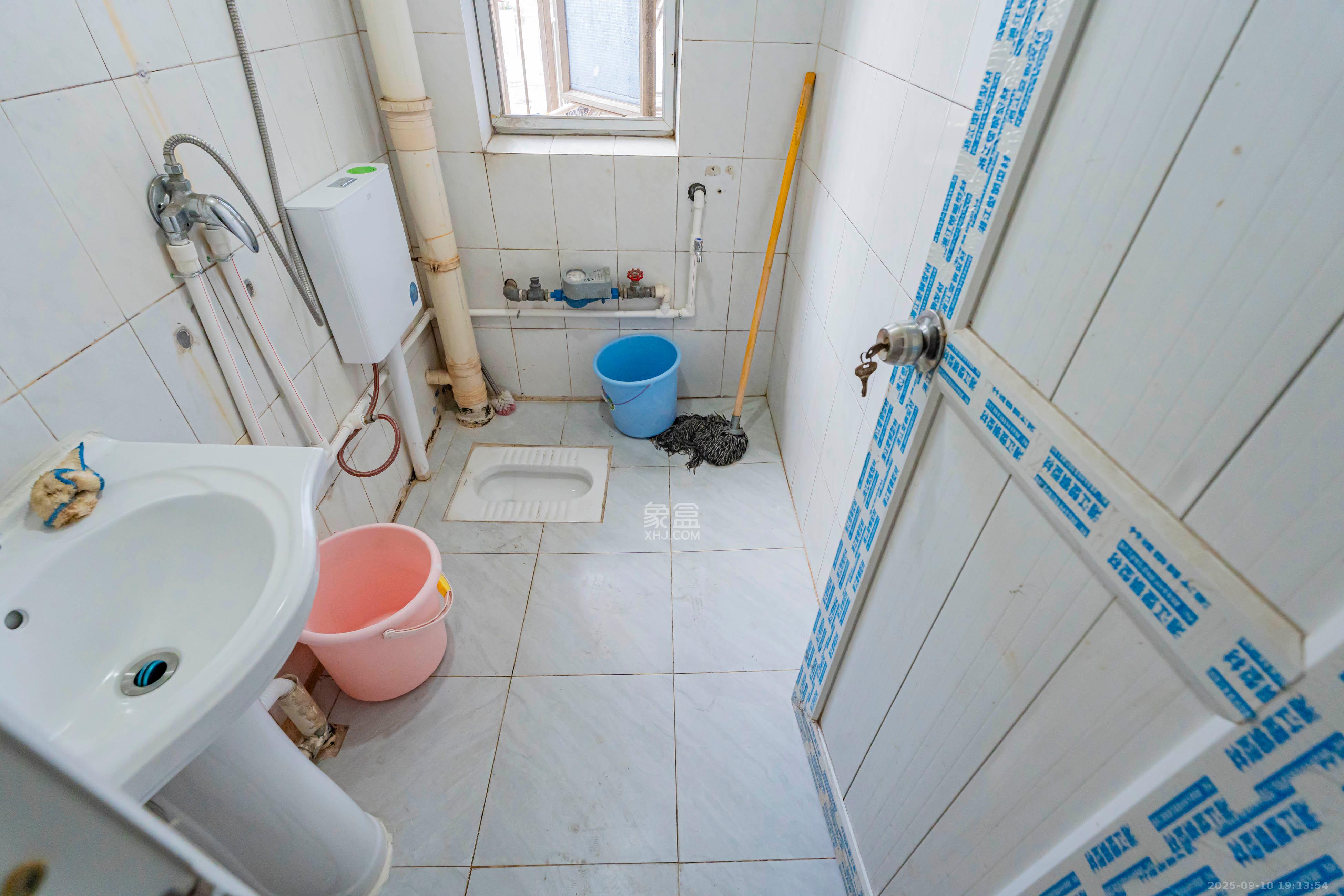 兴汉门公寓  4室2厅1卫    115.0万卫生间