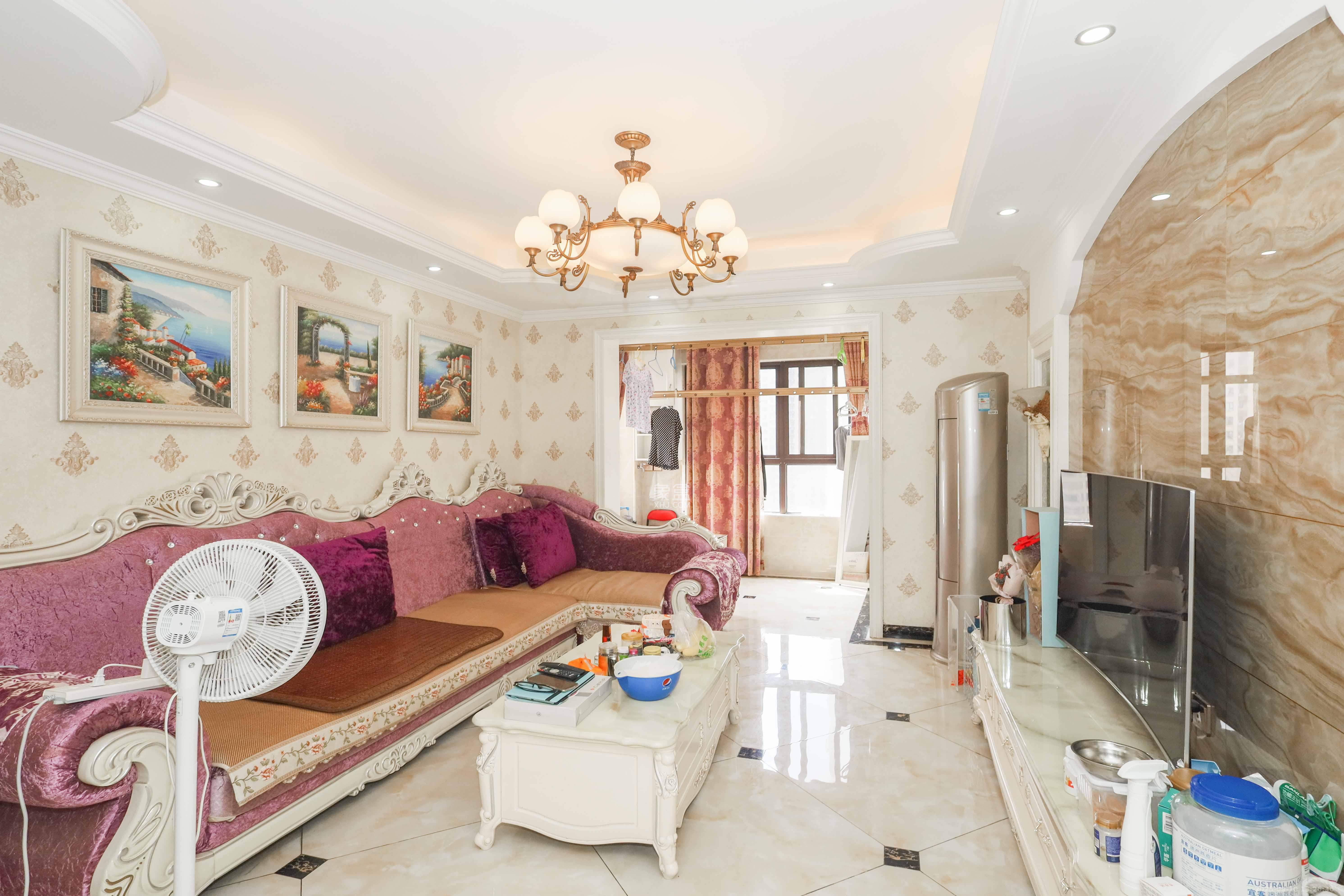 惠天然梅岭国际  3室2厅1卫    98.8万客厅