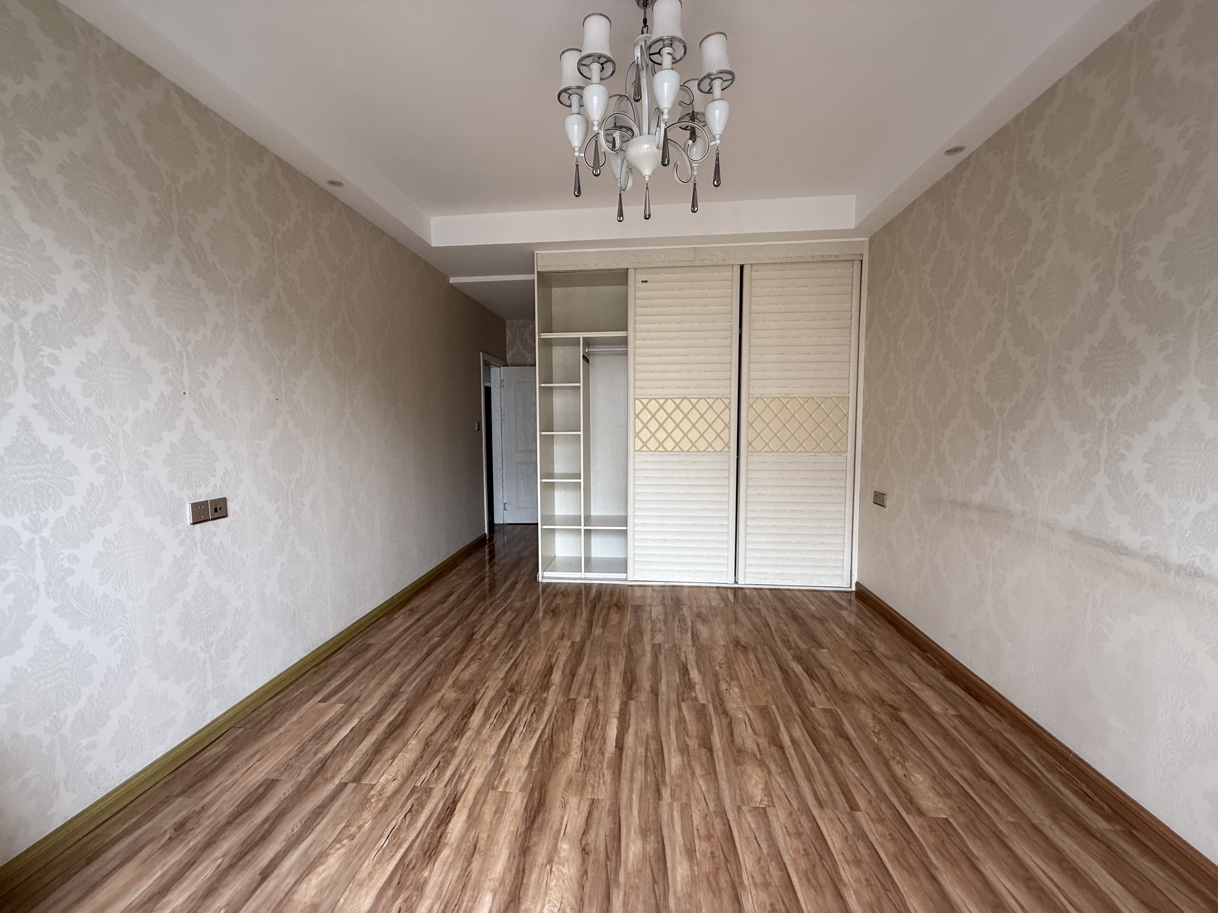 山水印象  3室2厅2卫    75.8万客厅