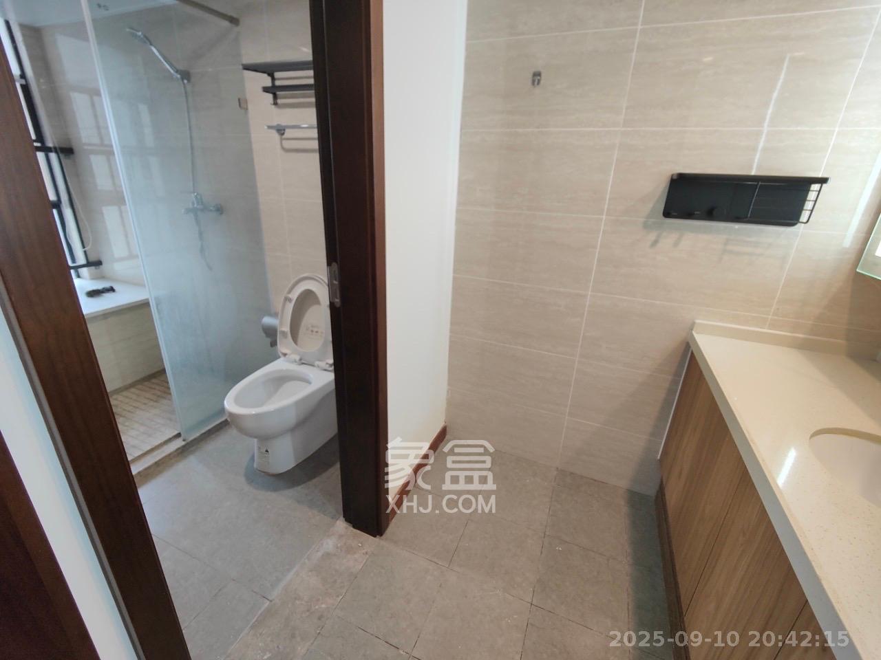 荣泰广场 3室2厅1卫 2400.0元/月 荣泰广场 3室2厅1卫 2400.0元/月室内图