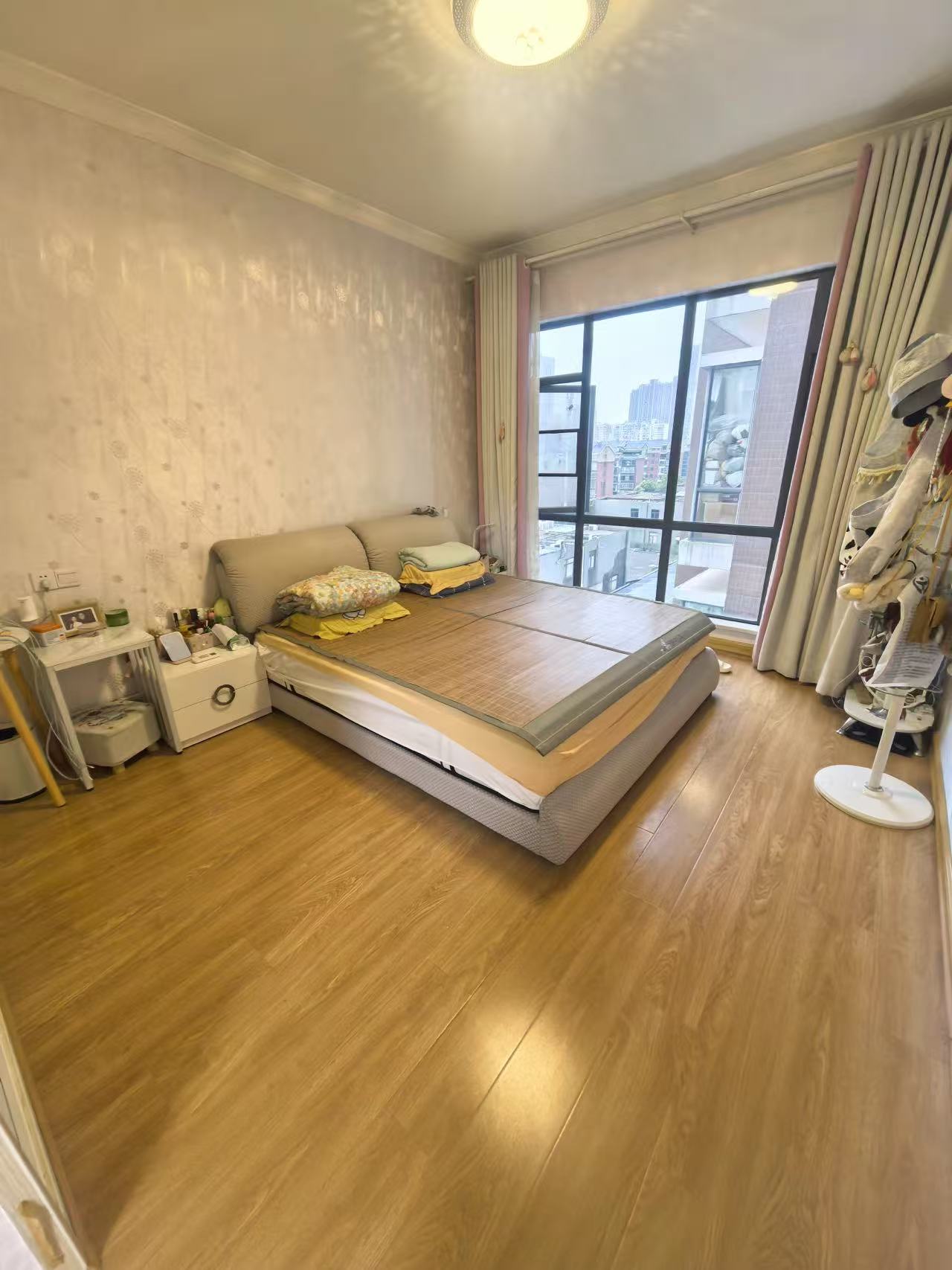 雄森国际 3室2厅1卫 49.8万 雄森国际 3室2厅1卫 49.8万卧室