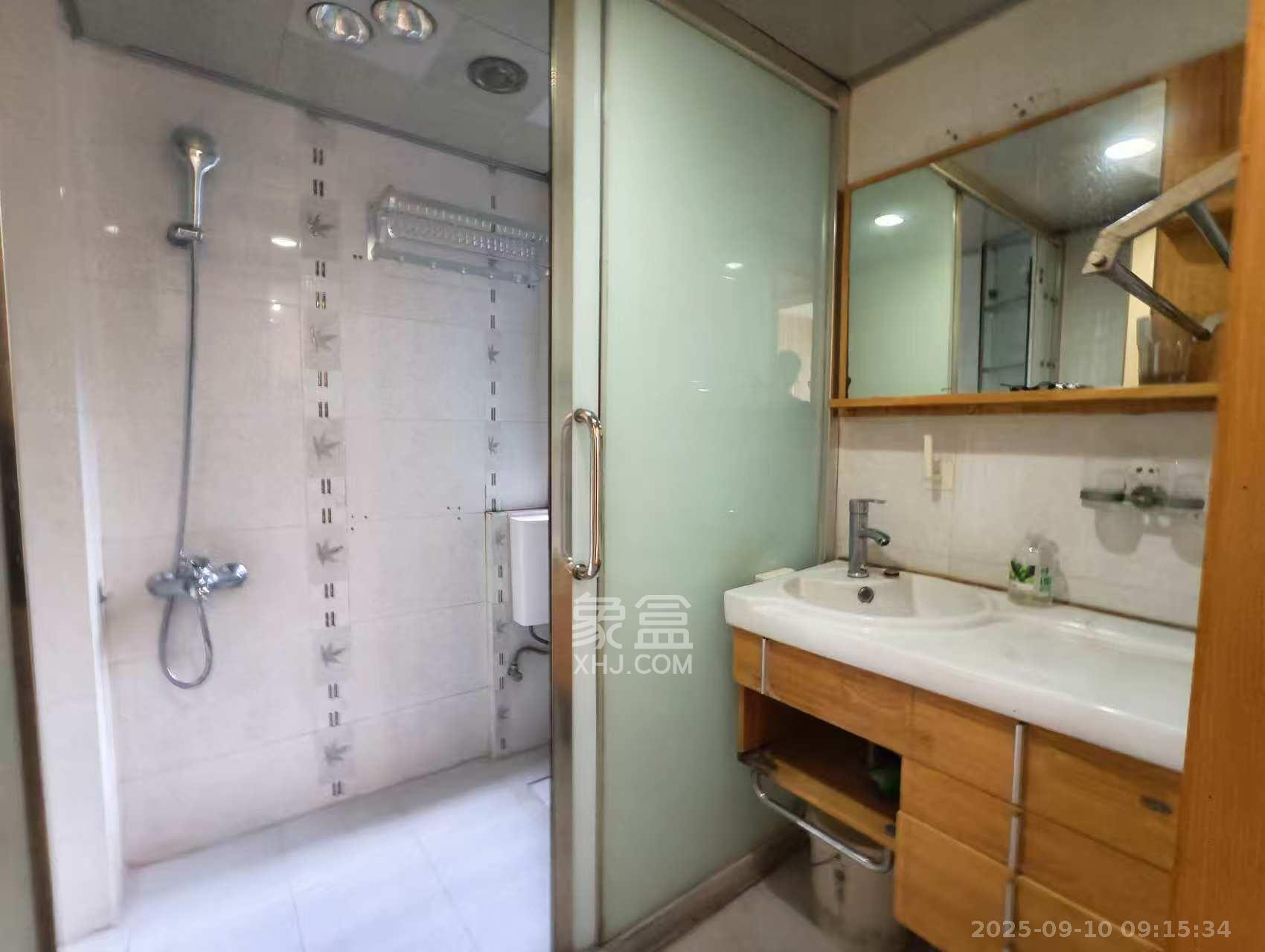 长房东郡  3室2厅2卫   2800.00元/月室内图