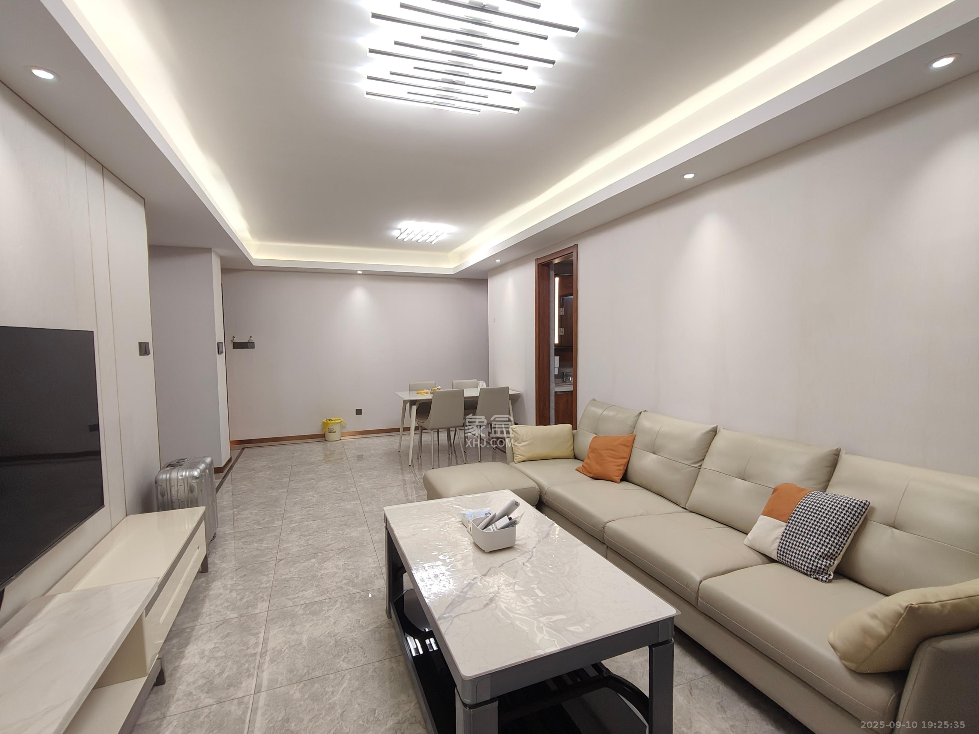 梅溪悦章  3室2厅2卫    3800.0元/月室内图