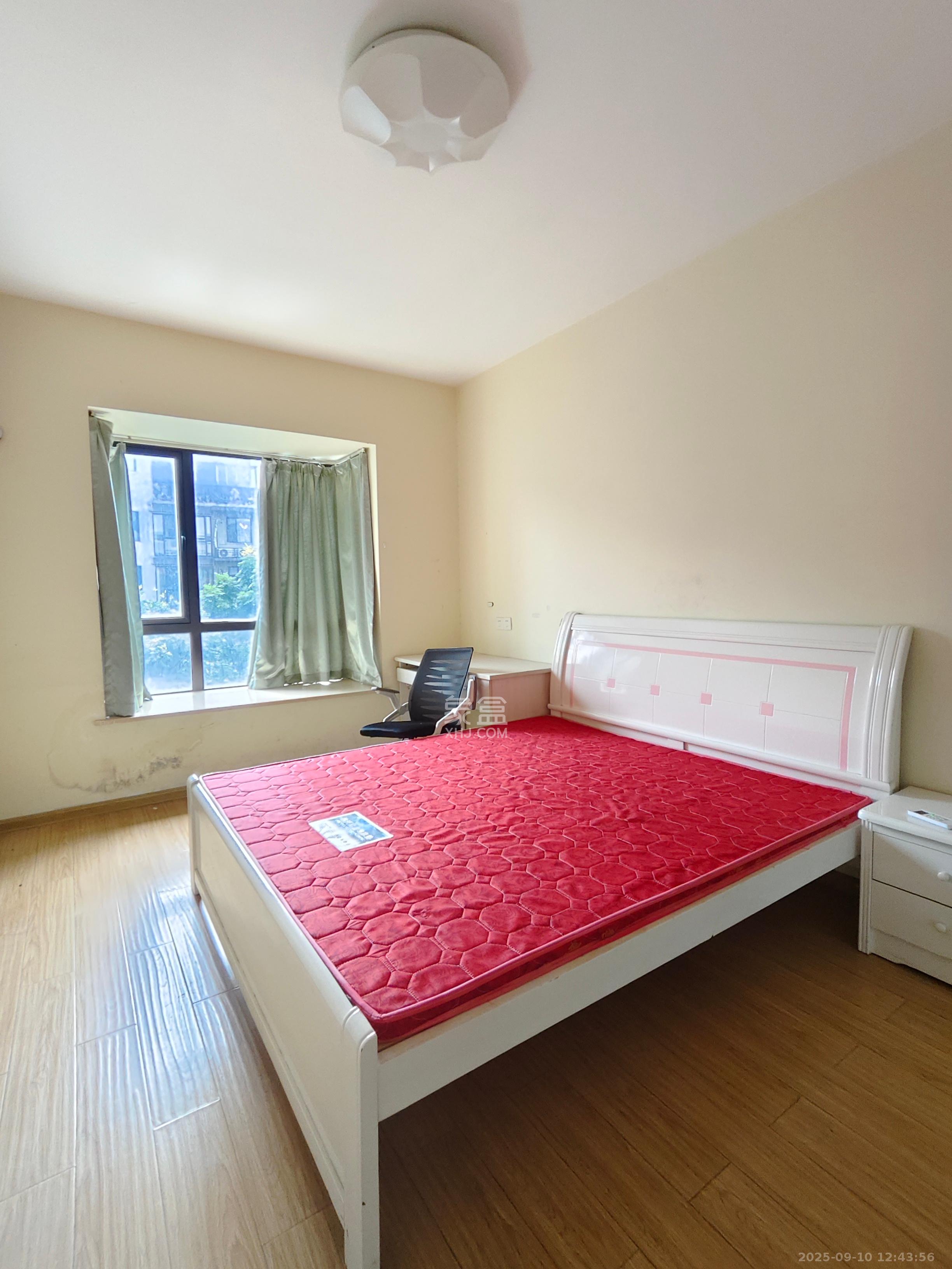 南枫时光 3室2厅1卫 2500.0元/月 南枫时光 3室2厅1卫 2500.0元/月室内图