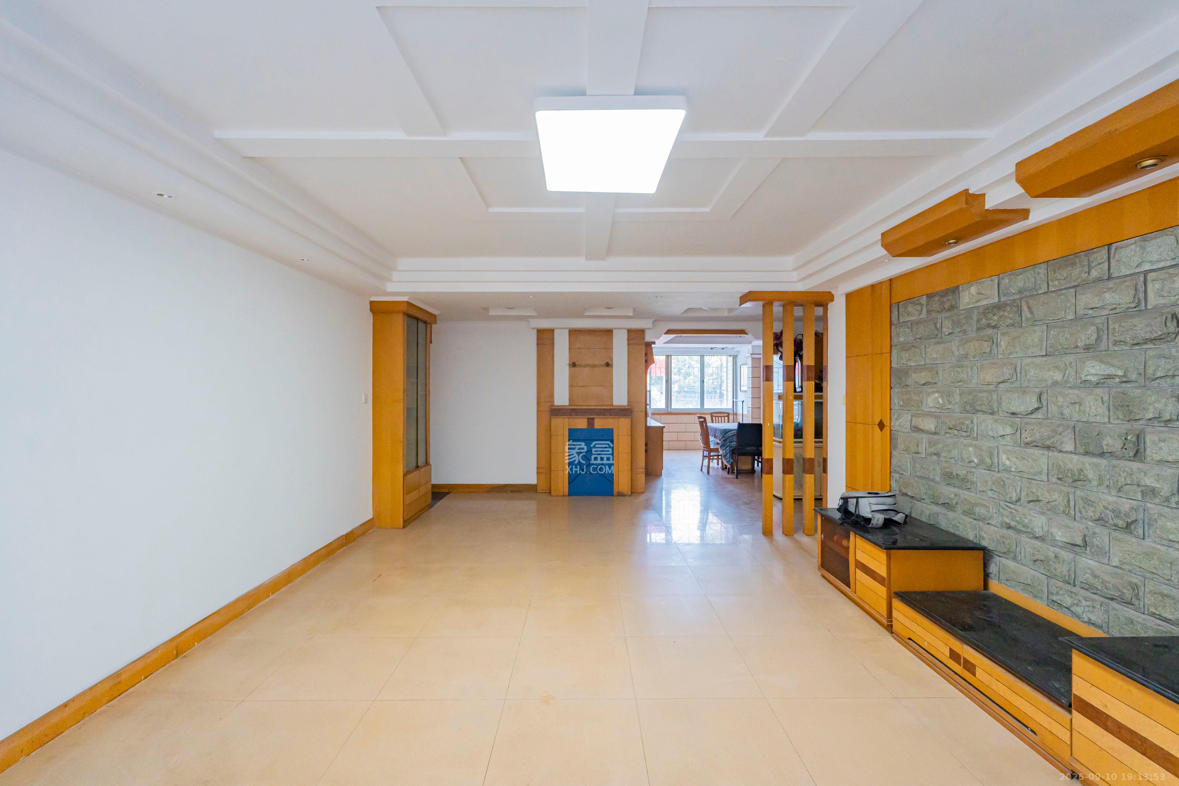 兴汉门公寓  4室2厅1卫    115.0万客厅