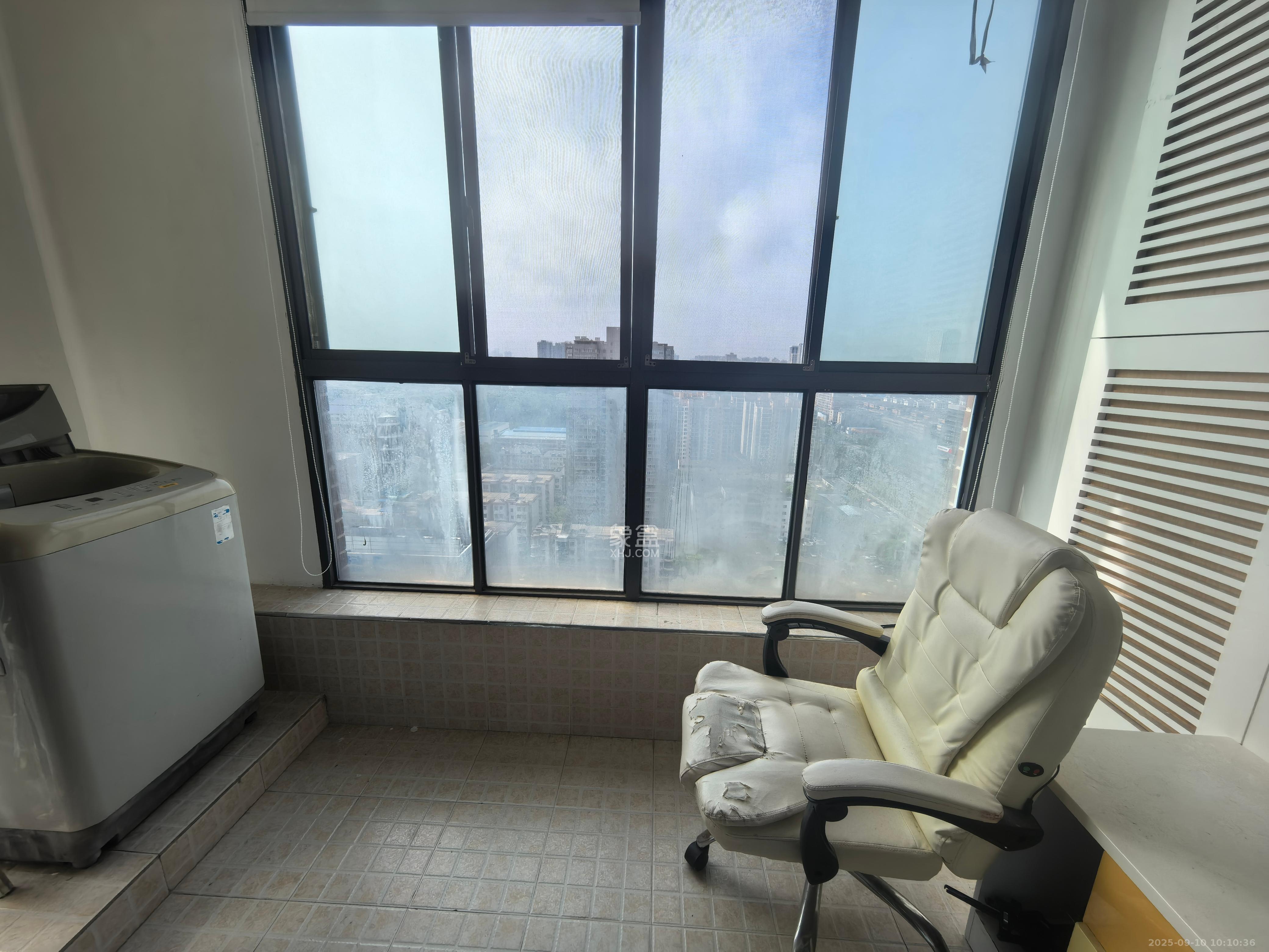 尚城  3室2厅1卫    2000.0元/月室内图